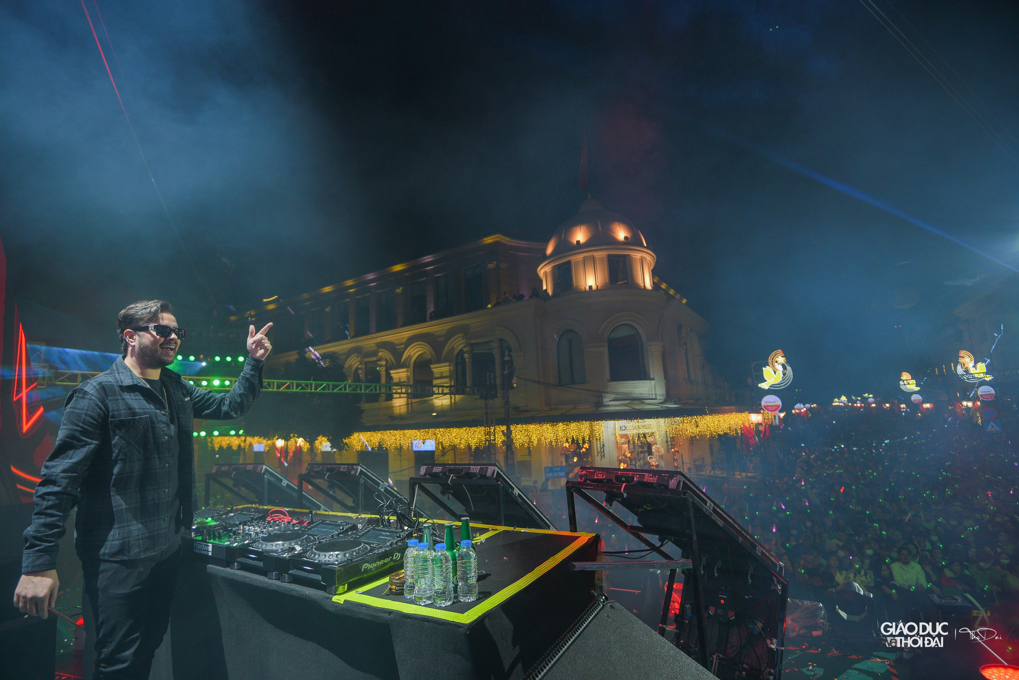 Siêu sao DJ quốc tế Quintino tại chương trình.