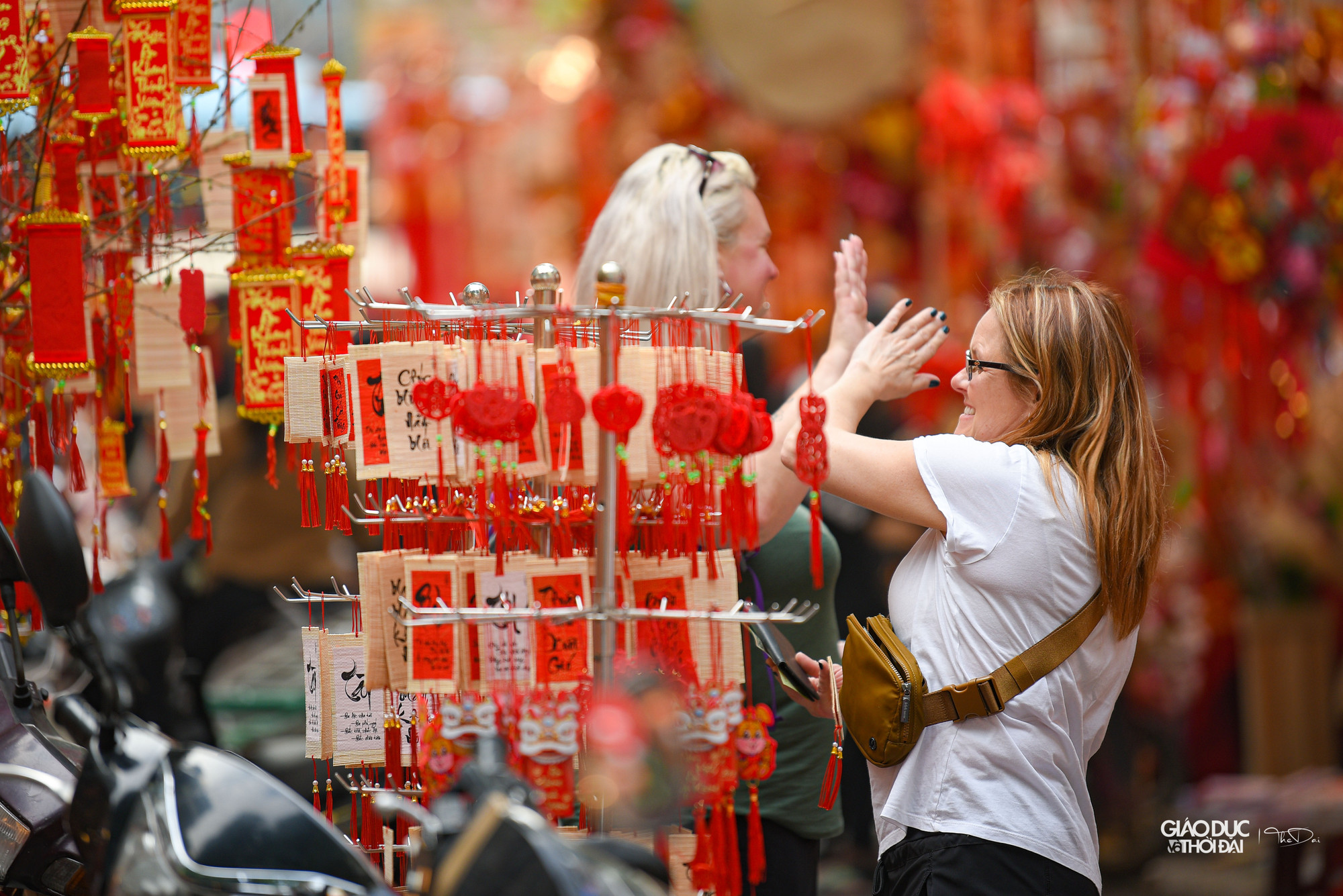 Với người dân Hà Nội, ngắm hoa trên phố Hàng Lược vào mỗi dịp Xuân về như một thú vui tao nhã.