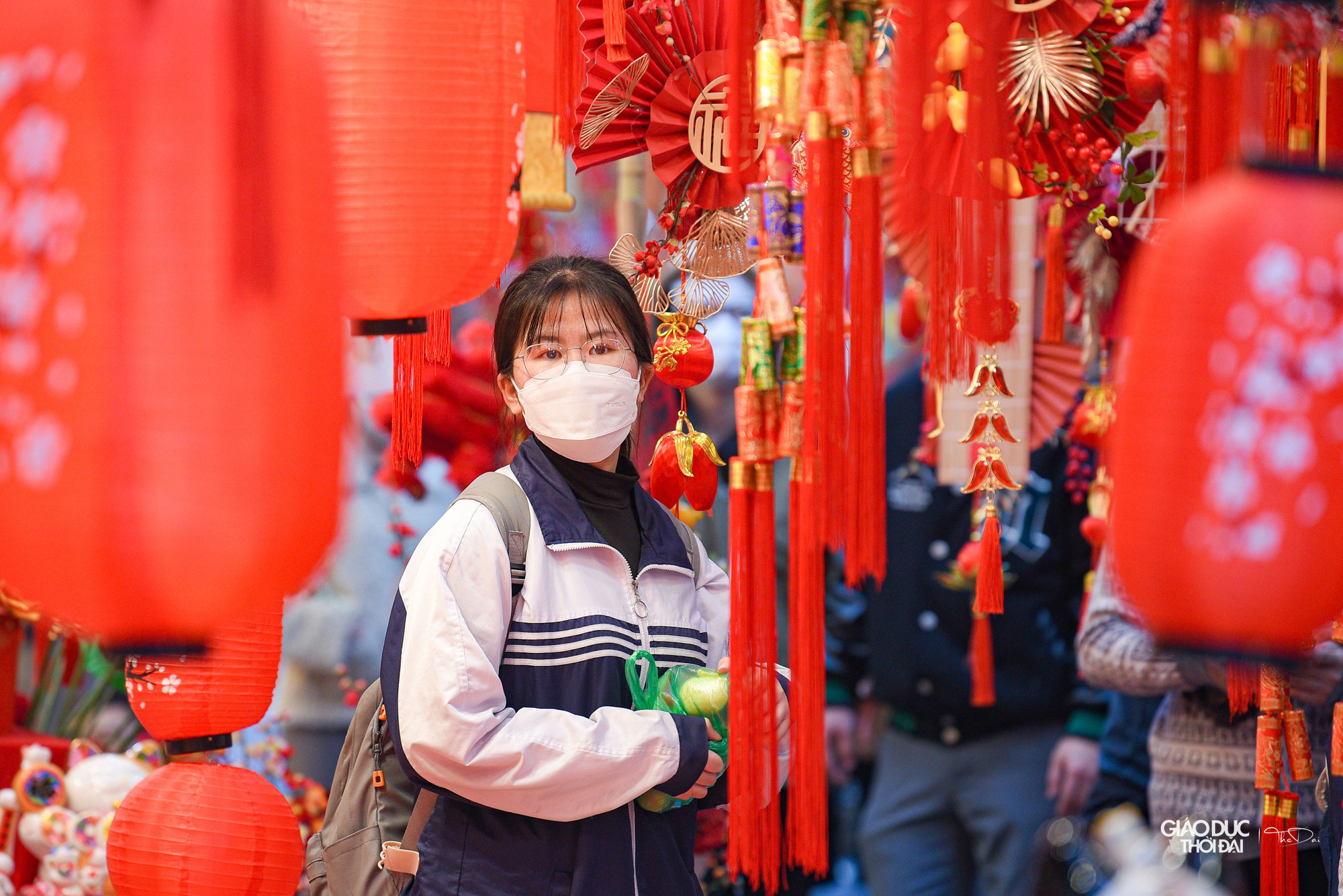 Có lẽ không có chợ hoa nào ở Hà Nội lại mang vẻ đẹp theo thời gian như chợ hoa nằm ở trung tâm phố cổ này.