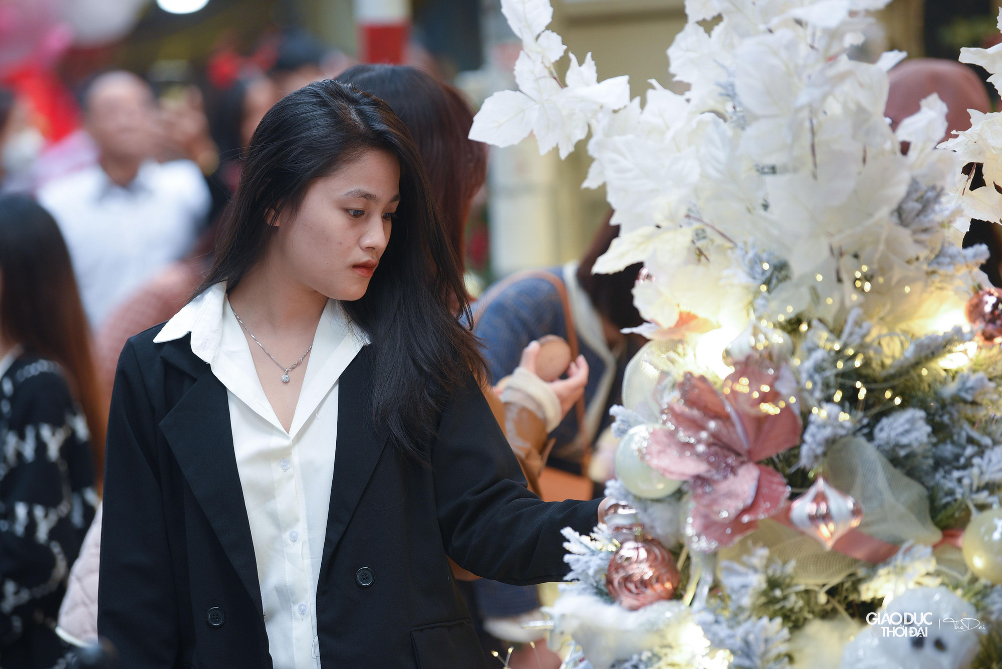 Phố hàng Mã lộng lẫy màu sắc Giáng sinh.