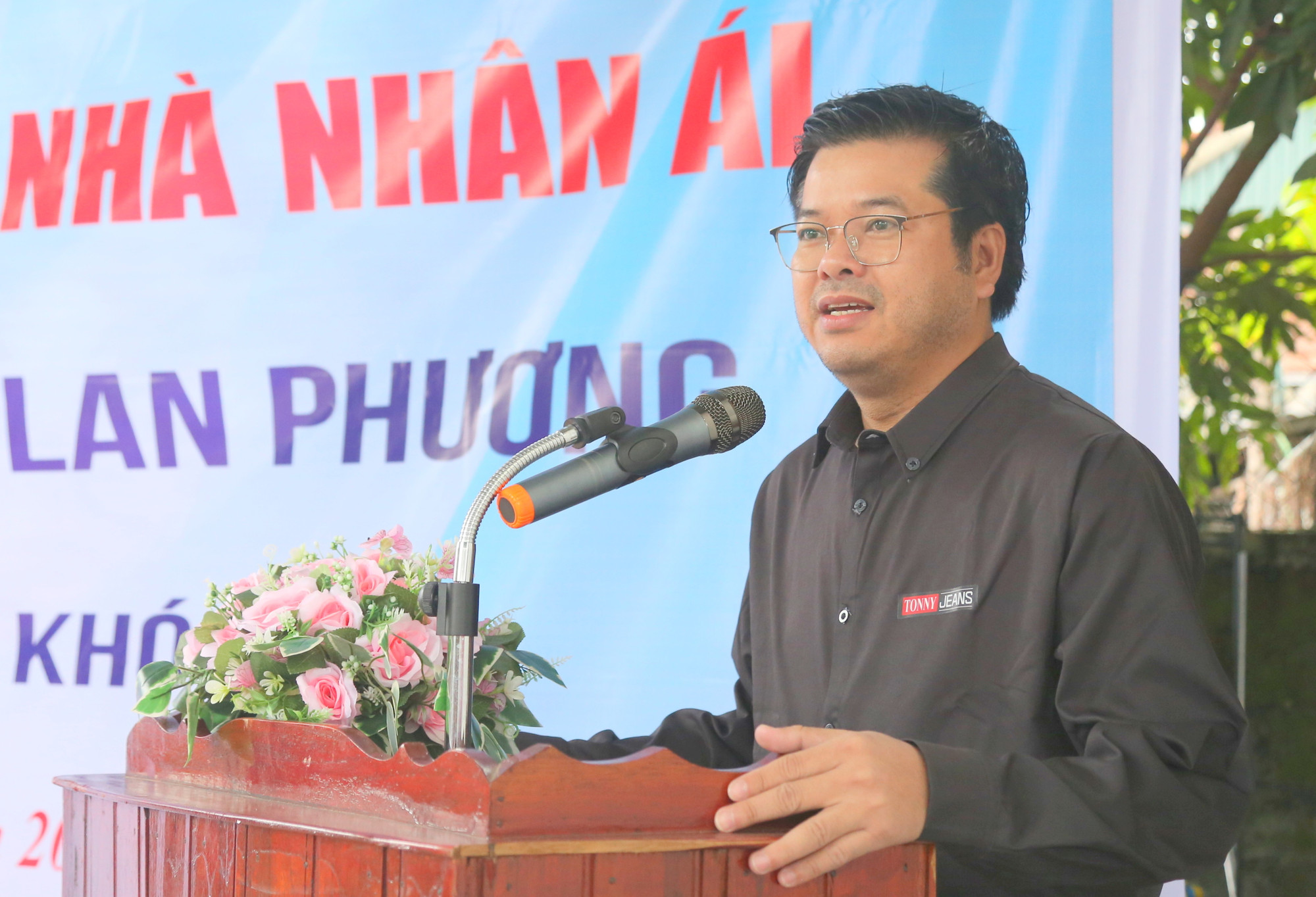 Nhà báo Nguyễn Văn Dũng - Trưởng Văn phòng khu vực miền Trung – Tây Nguyên phát biểu tại Lễ khởi công. Nhà báo Nguyễn Văn Dũng - Trưởng Văn phòng khu vực miền Trung – Tây Nguyên phát biểu tại Lễ khởi công.