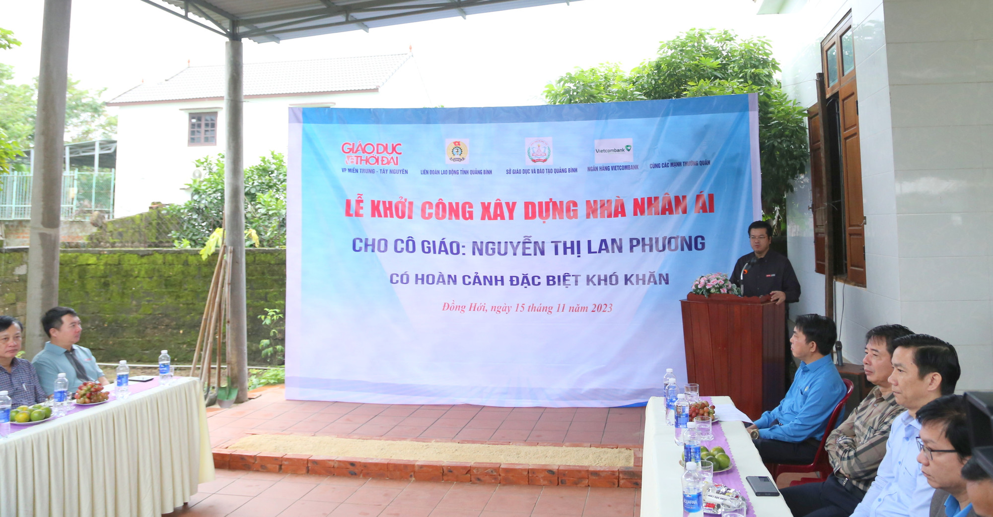 Báo GD&TĐ phối hợp khởi công Nhà nhân ái tặng cô giáo Nguyễn Thị Lan Phương. Báo GD&TĐ phối hợp khởi công Nhà nhân ái tặng cô giáo Nguyễn Thị Lan Phương.