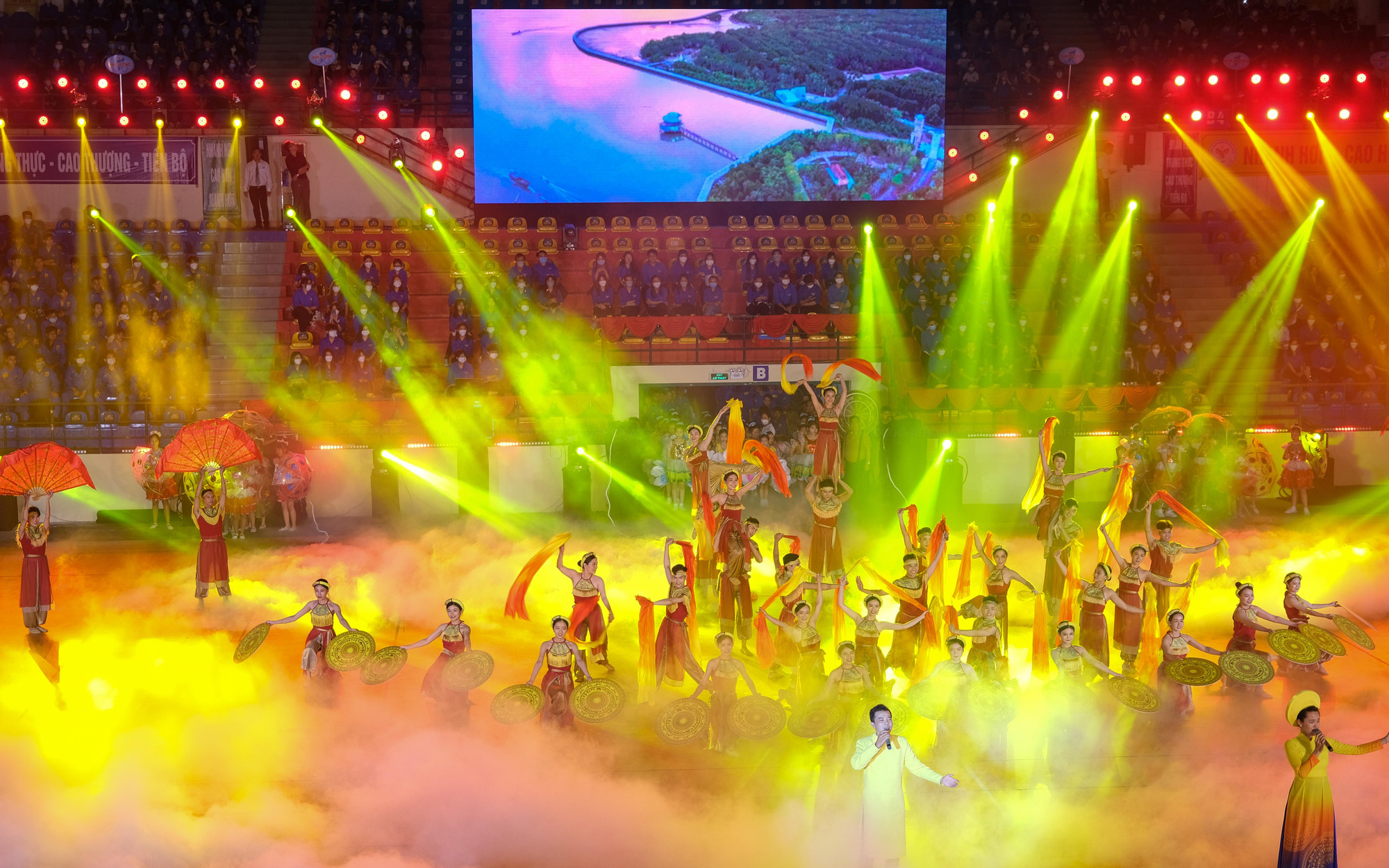 Trước khi bắt đầu buổi lễ, Đoàn văn Công QK9, tốp ca múa nam nữ CLB Giai Điệu Trẻ, Vũ đoàn Én Vàng, Đội nghệ thuật Mặt Trời Bé Con và Đội lân Việt Anh Đường có những bài biểu diễn nghệ thuật chào mừng đại hội.