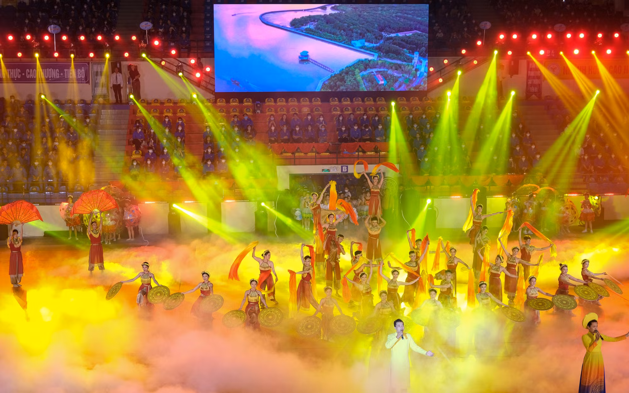 Trước khi bắt đầu buổi lễ, Đoàn văn Công QK9, tốp ca múa nam nữ CLB Giai Điệu Trẻ, Vũ đoàn Én Vàng, Đội nghệ thuật Mặt Trời Bé Con và Đội lân Việt Anh Đường có những bài biểu diễn nghệ thuật chào mừng đại hội.