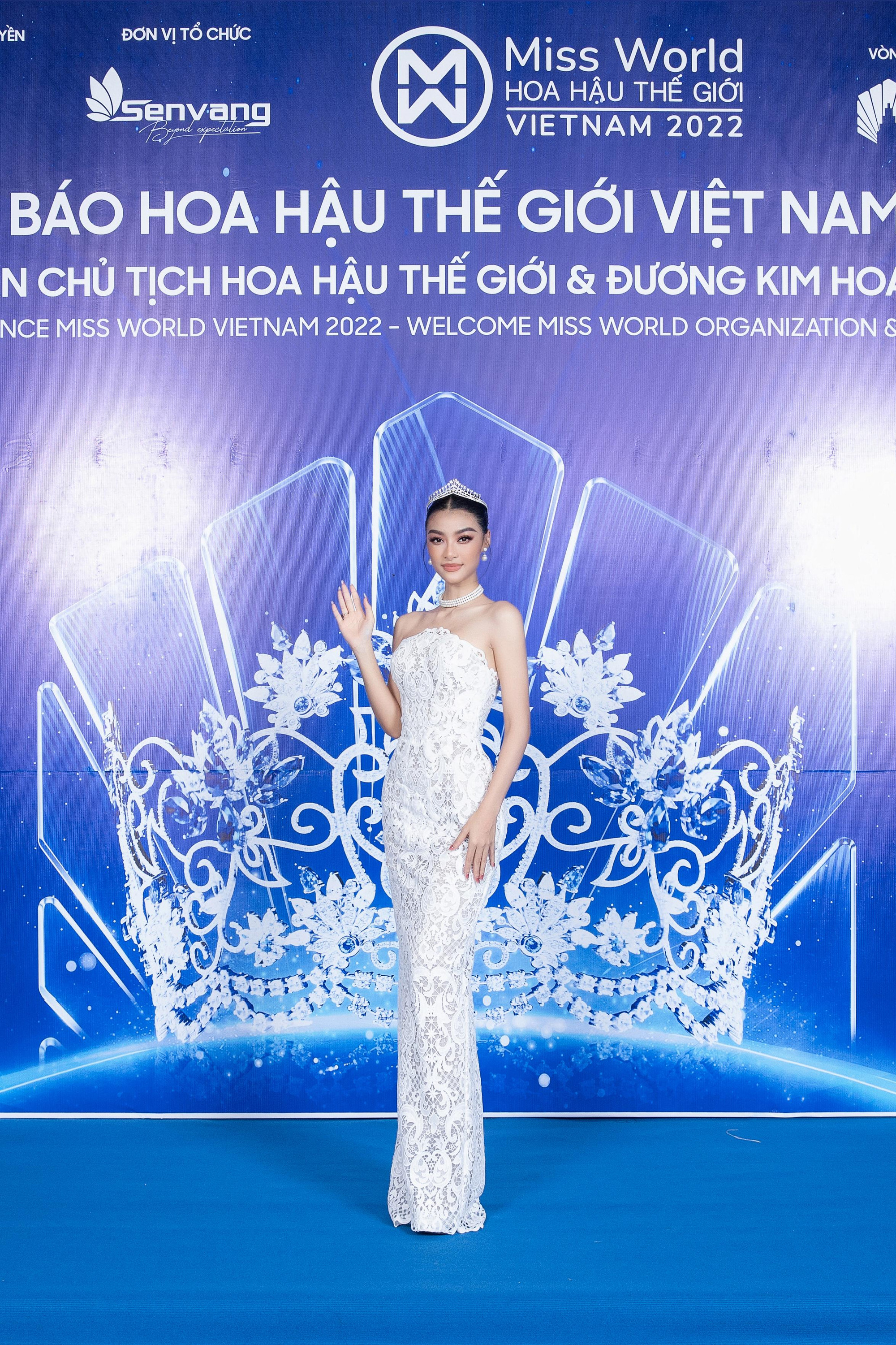 Á hậu Kiều Loan trung thành phong cách sexy.