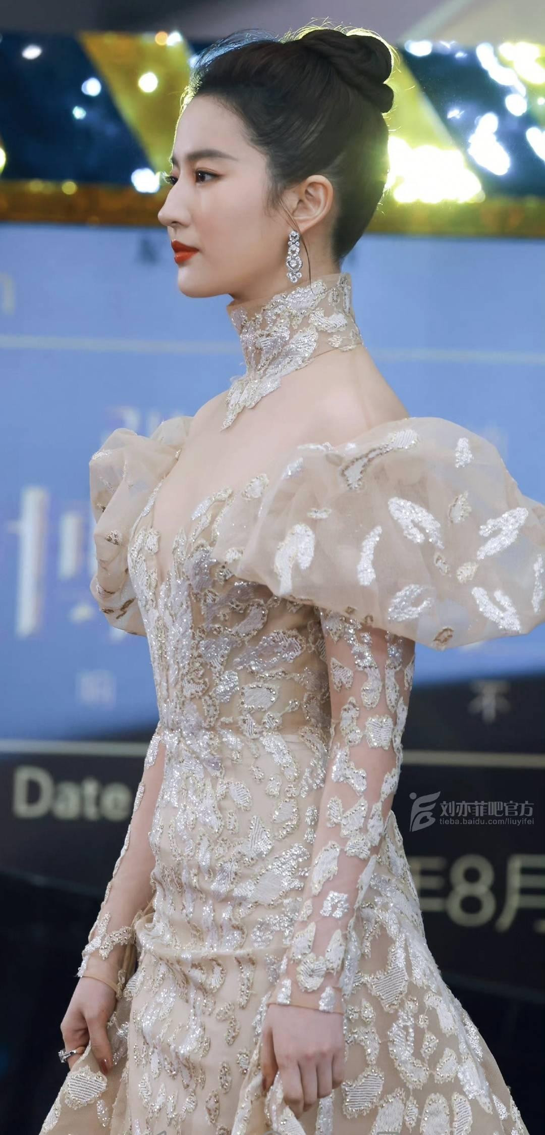 Lưu Diệc Phi đẹp tựa công chúa cổ tích trên thảm đỏ.