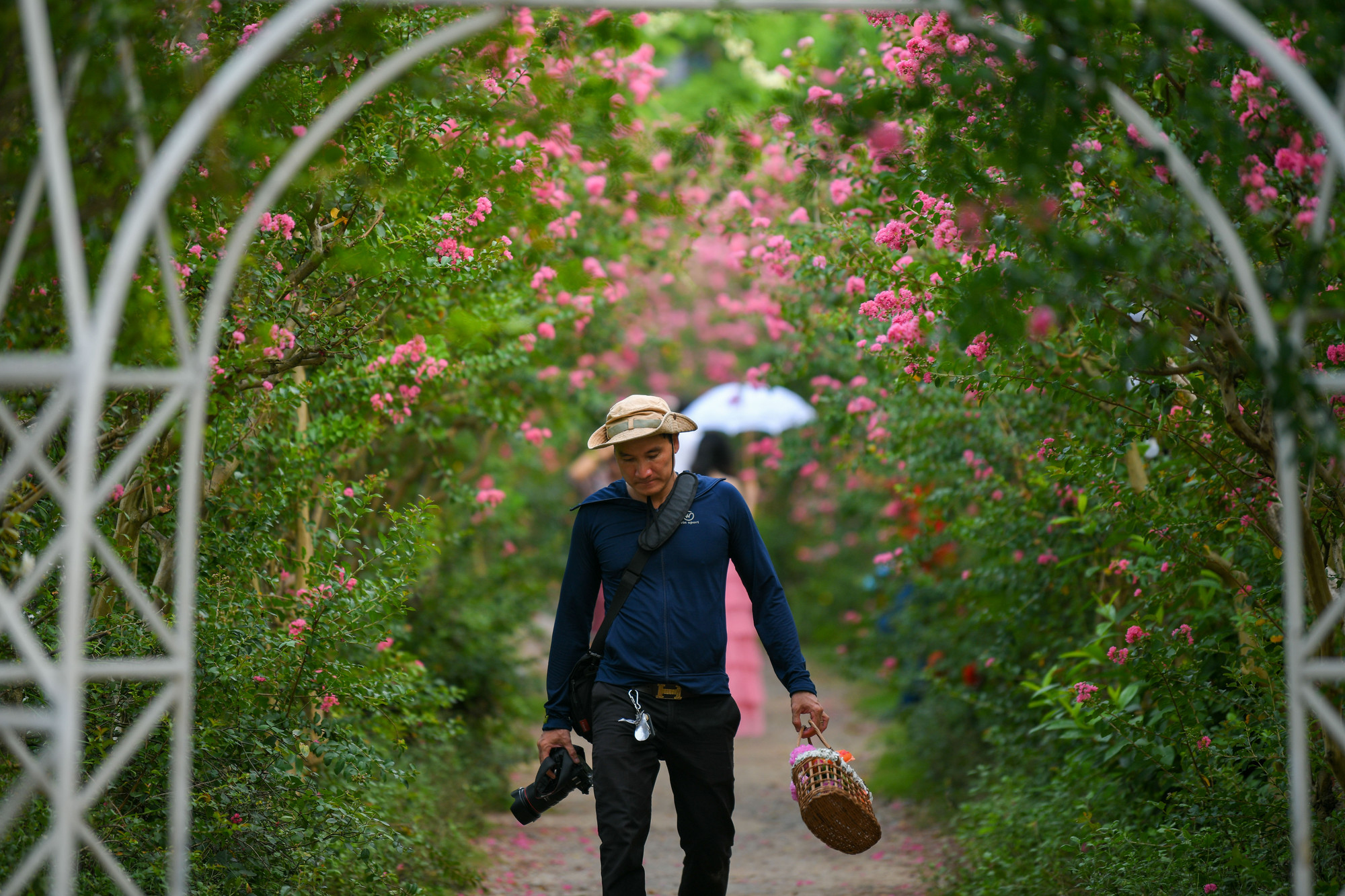 Vào tháng 7, rất nhiều thợ chụp ảnh cũng đã có mặt tại đây để làm dịch vụ.