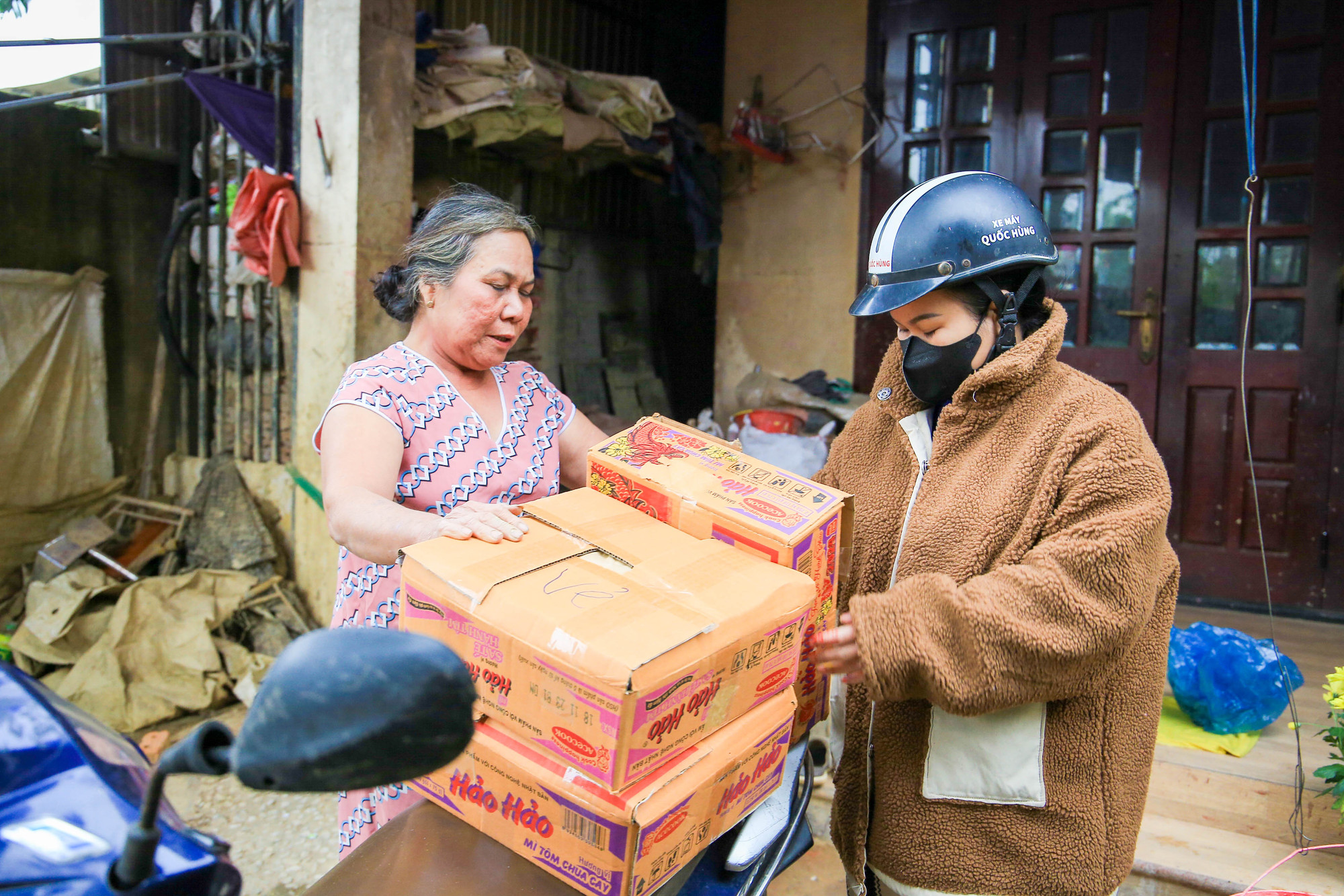 Mỗi năm, các hộ cung ứng ra thị trường gần 100.000 tượng để tiêu thụ cả ở trong và ngoài tỉnh. Công việc này bắt đầu từ tháng 3 Âm lịch kéo dài cho đến hết năm. Mỗi năm, các hộ cung ứng ra thị trường gần 100.000 tượng để tiêu thụ cả ở trong và ngoài tỉnh. Công việc này bắt đầu từ tháng 3 Âm lịch kéo dài cho đến hết năm.