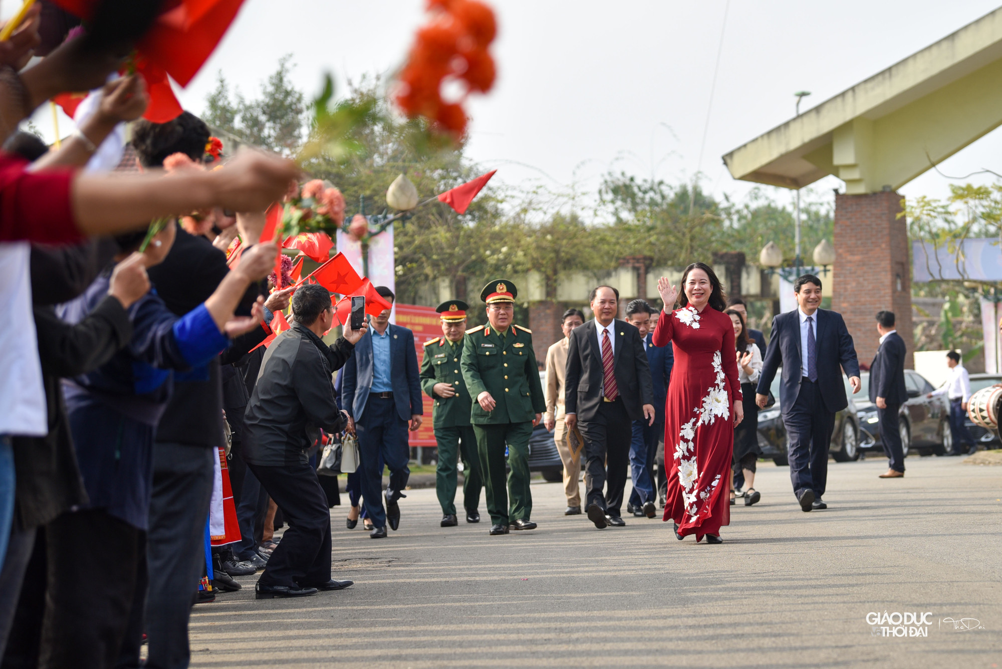 Quyền Chủ tịch nước Võ Thị Ánh Xuân cùng các đại biểu đến tham dự ngày hội. Quyền Chủ tịch nước Võ Thị Ánh Xuân cùng các đại biểu đến tham dự ngày hội.