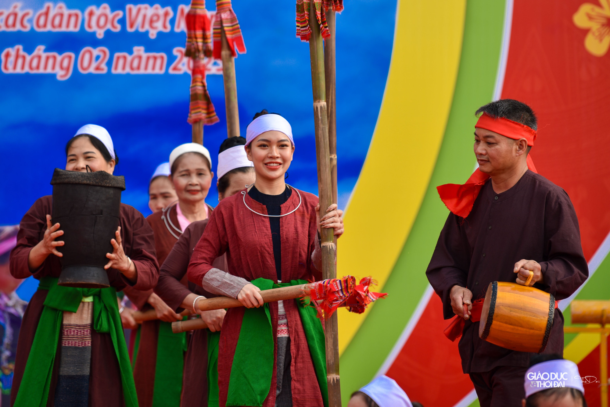 Diễn ra trong hai ngày 11-12/2, Ngày hội còn diễn ra nghi thức "Chậm đò ho" của đồng bào Thổ tỉnh Thanh Hoá; giới thiệu Di sản văn hóa phi vật thể "Nghệ thuật Xòe Thái" của tỉnh Sơn La được UNESCO ghi danh là di sản văn hóa phi vật thể đại diện nhân loại của dân tộc Thái tỉnh Sơn La. Diễn ra trong hai ngày 11-12/2, Ngày hội còn diễn ra nghi thức "Chậm đò ho" của đồng bào Thổ tỉnh Thanh Hoá; giới thiệu Di sản văn hóa phi vật thể "Nghệ thuật Xòe Thái" của tỉnh Sơn La được UNESCO ghi danh là di sản văn hóa phi vật thể đại diện nhân loại của dân tộc Thái tỉnh Sơn La.