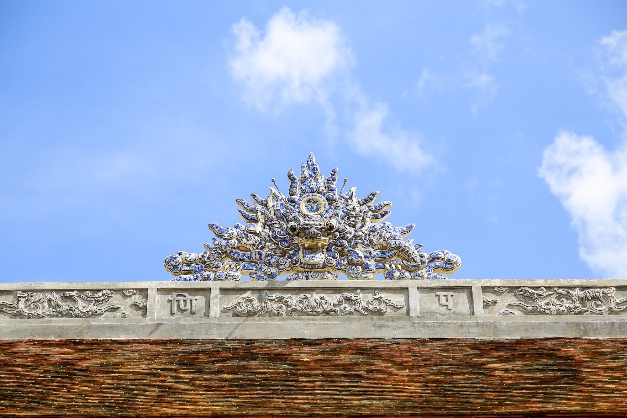 Chùa trước đây là nhà cũ của Phúc quốc công (ông ngoại của vua Thiệu Trị), nơi vua Thiệu Trị ra đời năm 1807. Sau khi lên ngôi, năm 1844, nhà vua đã cho xây dựng chùa và sắc phong làm Quốc tự.