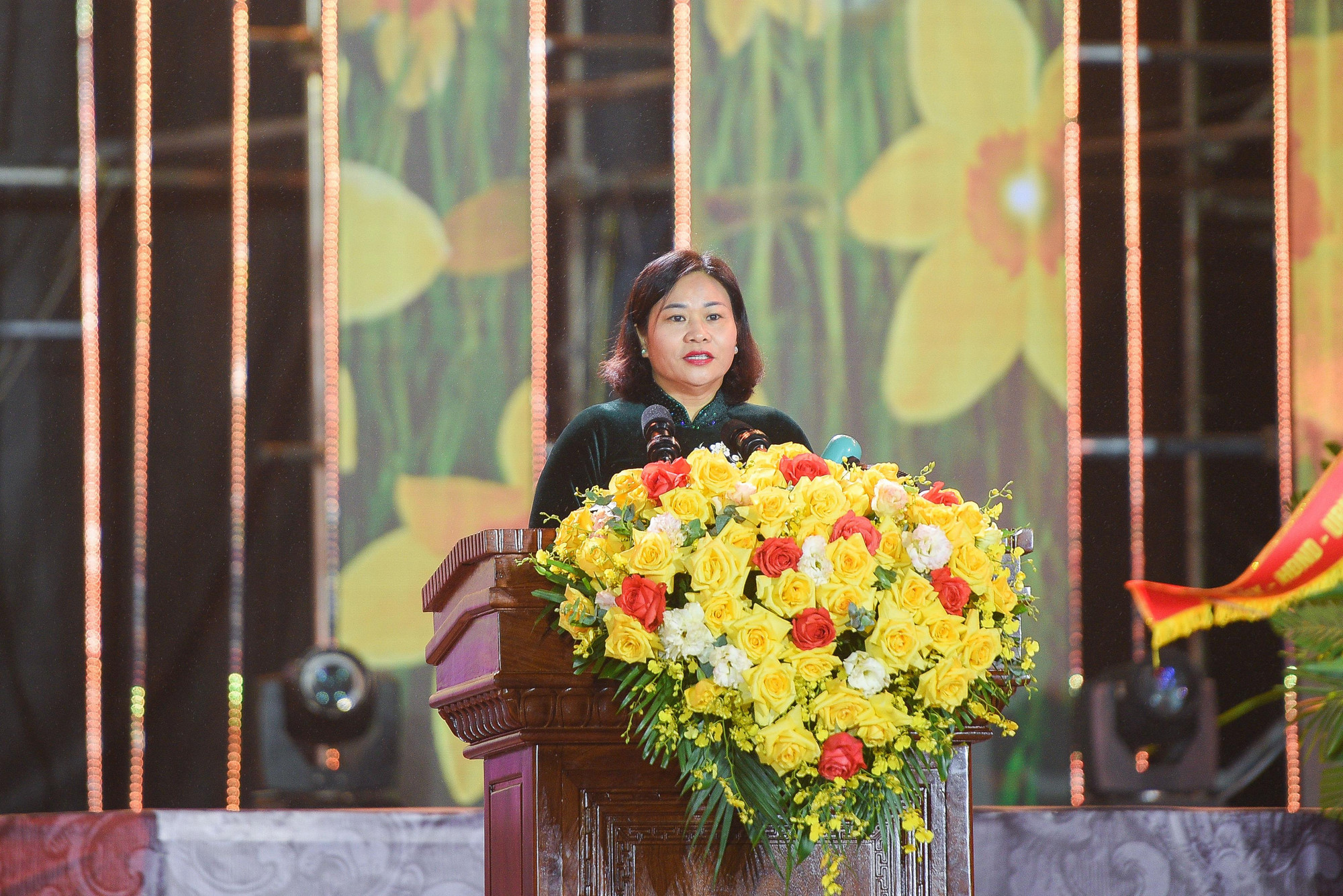 Phó Bí thư Thường trực Thành ủy Hà Nội Nguyễn Thị Tuyến phát biểu tại buổi lễ.