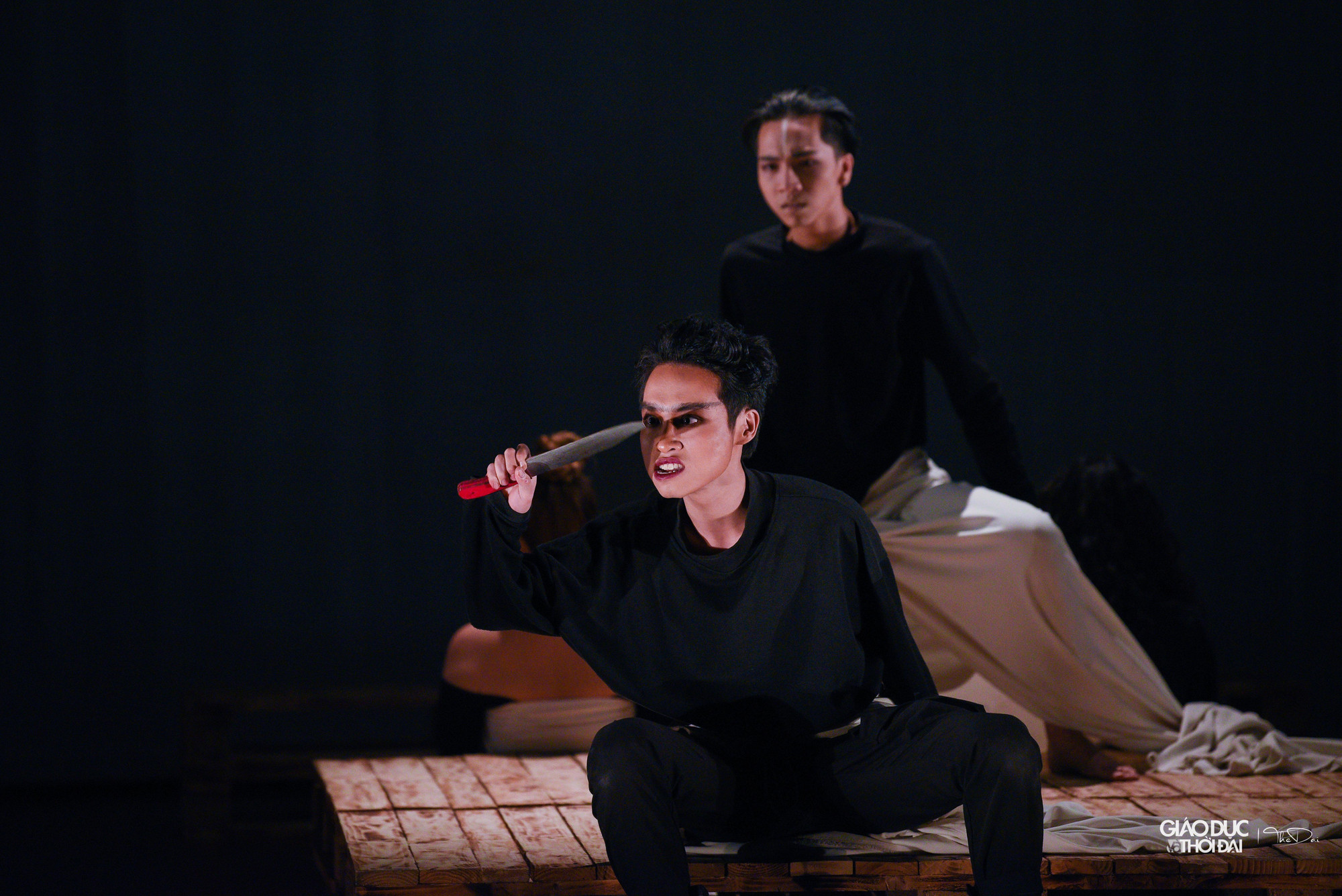 Trong đó, GS. Beverly Blankenship và GS. Anna Maria Krassnigg tiếp tục sang Việt Nam hướng dẫn cho sinh viên lớp Diễn viên Kịch-Điện ảnh K39B, Khoa Sân khấu biểu diễn vở Macbeth của tác giả William Shakespeare.