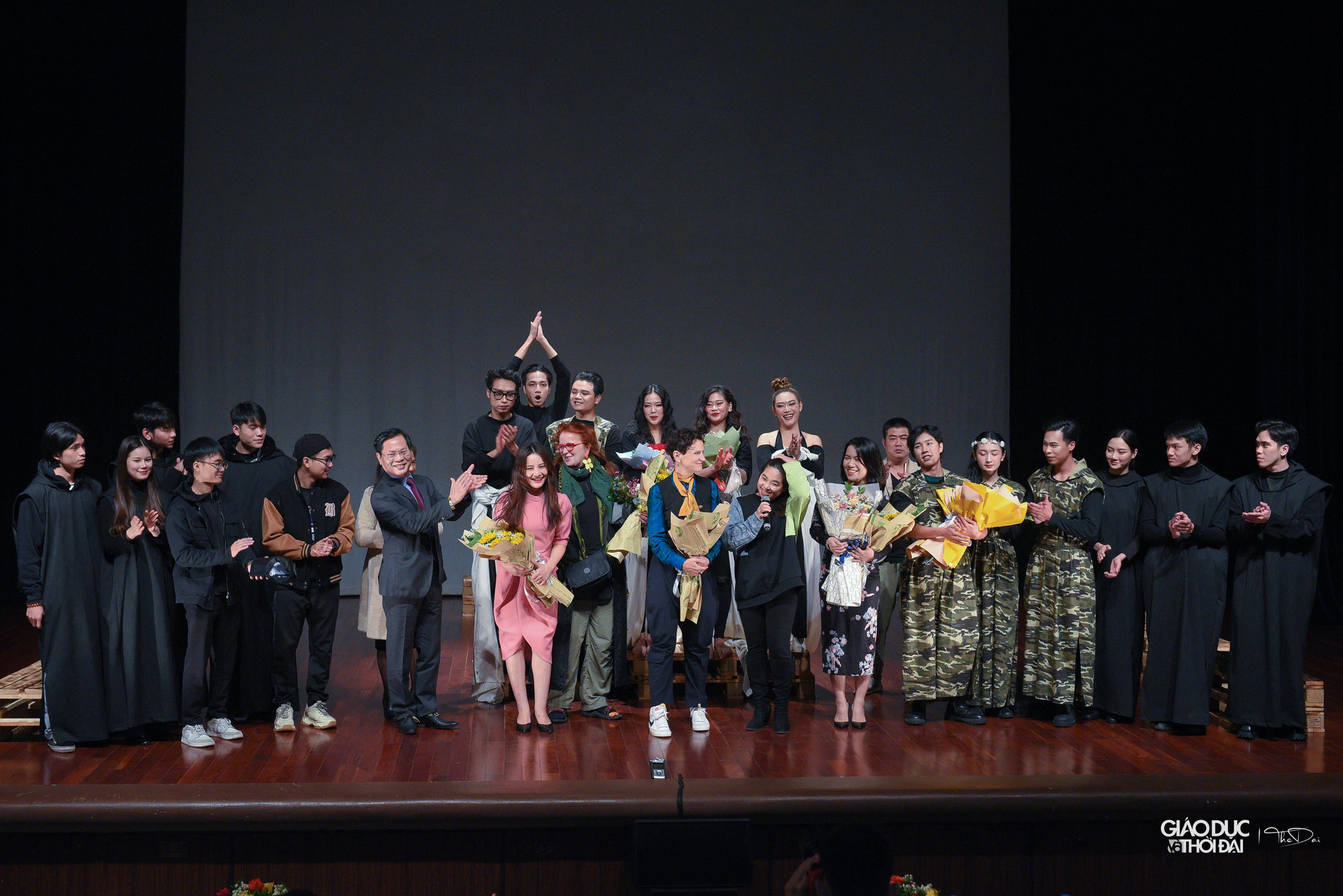 Vở diễn của các sinh viên chuyên ngành diễn viên năm thứ tư đã tạo được ấn tượng rất tốt với khán giả.