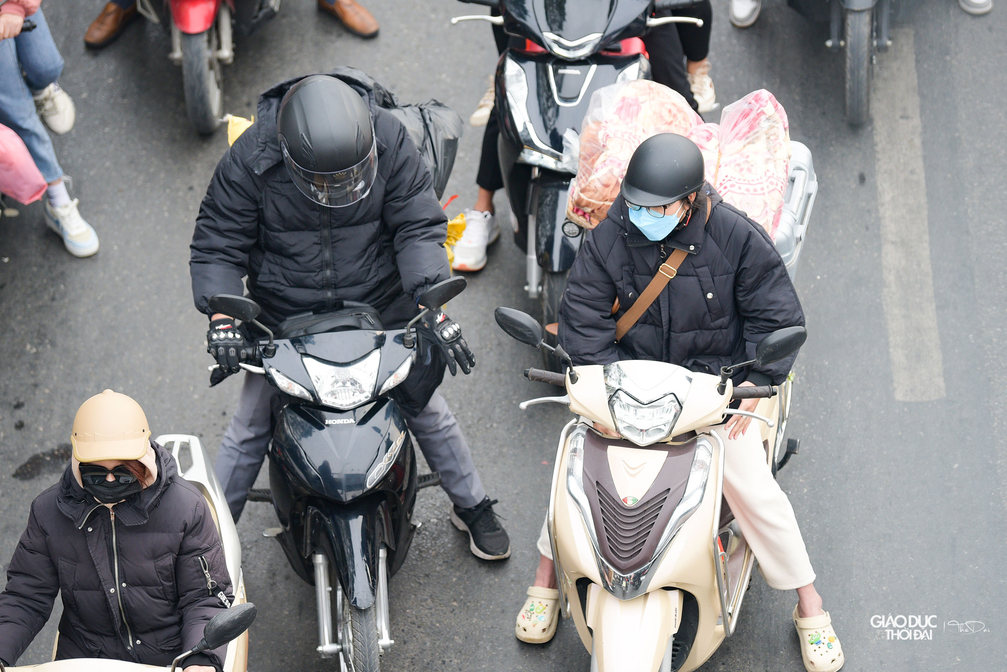 Càng về cuối giờ chiều, lượng phương tiện tại khu vực đường Giải Phóng, Vành đai 3 càng đông hơn.