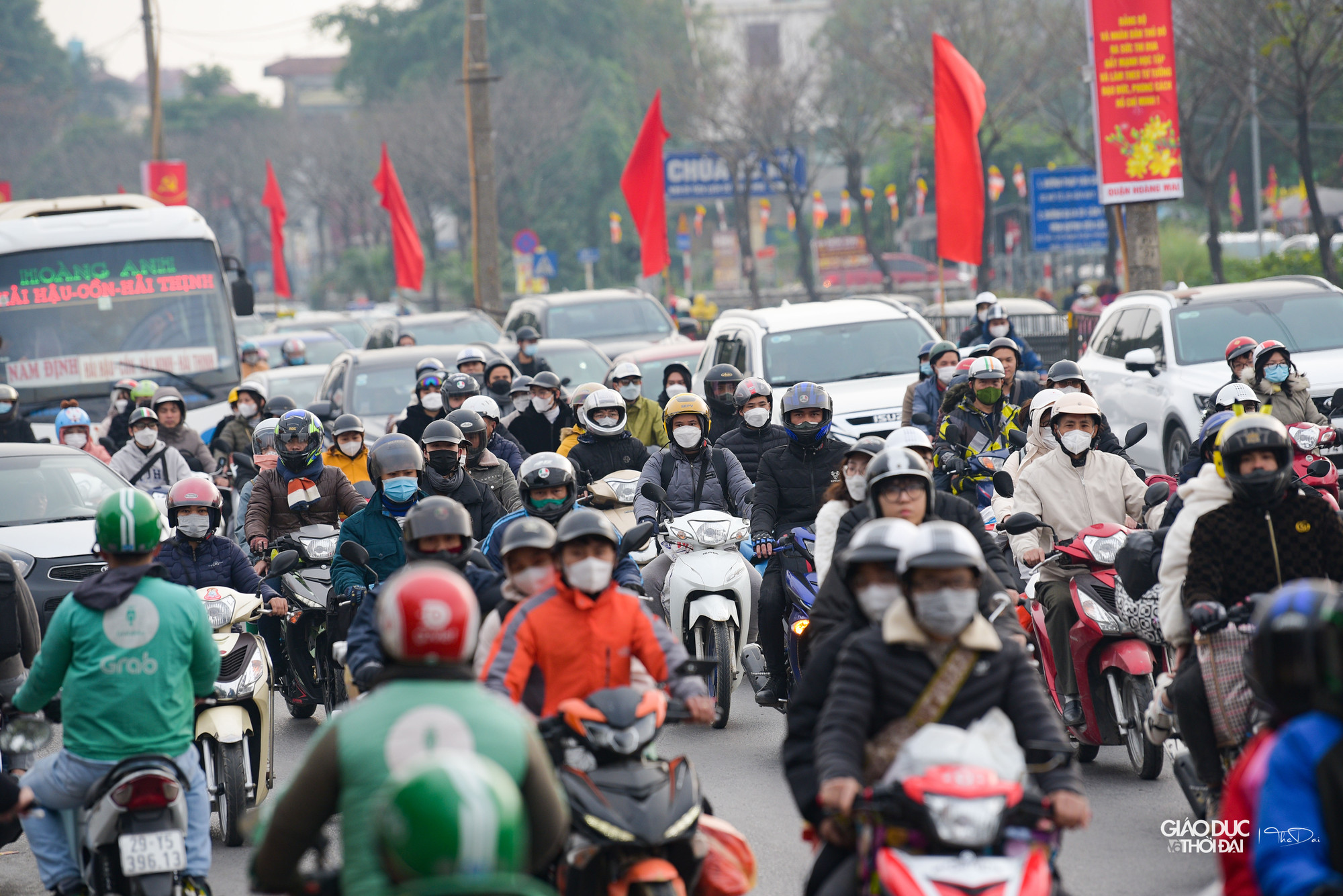 Các phương tiện di chuyển qua đây khá chậm.