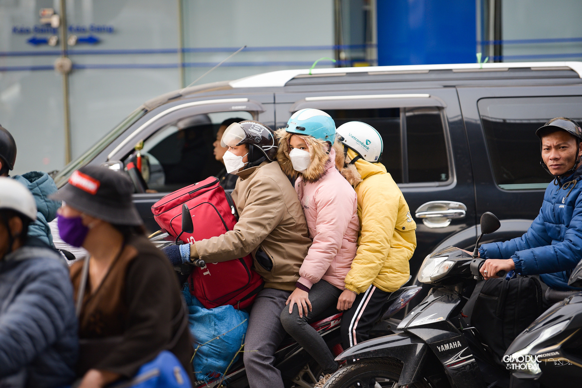 Càng về cuối giờ chiều, lượng phương tiện tại khu vực đường Giải Phóng, Vành đai 3 càng đông hơn.