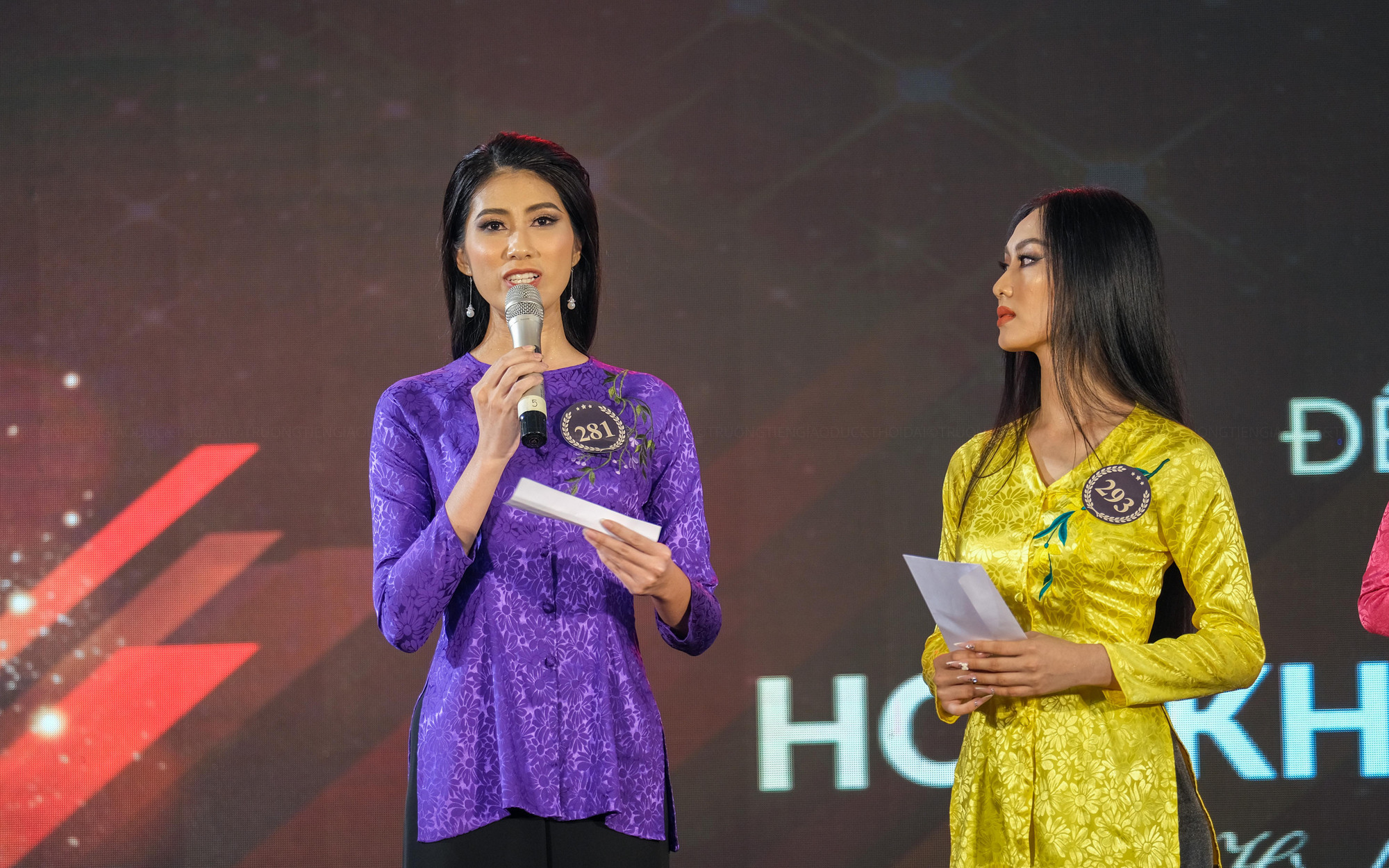 Người đẹp cao 1,8m đến từ Trà Vinh tự tin thể hiện tại Vòng thi ứng xử.