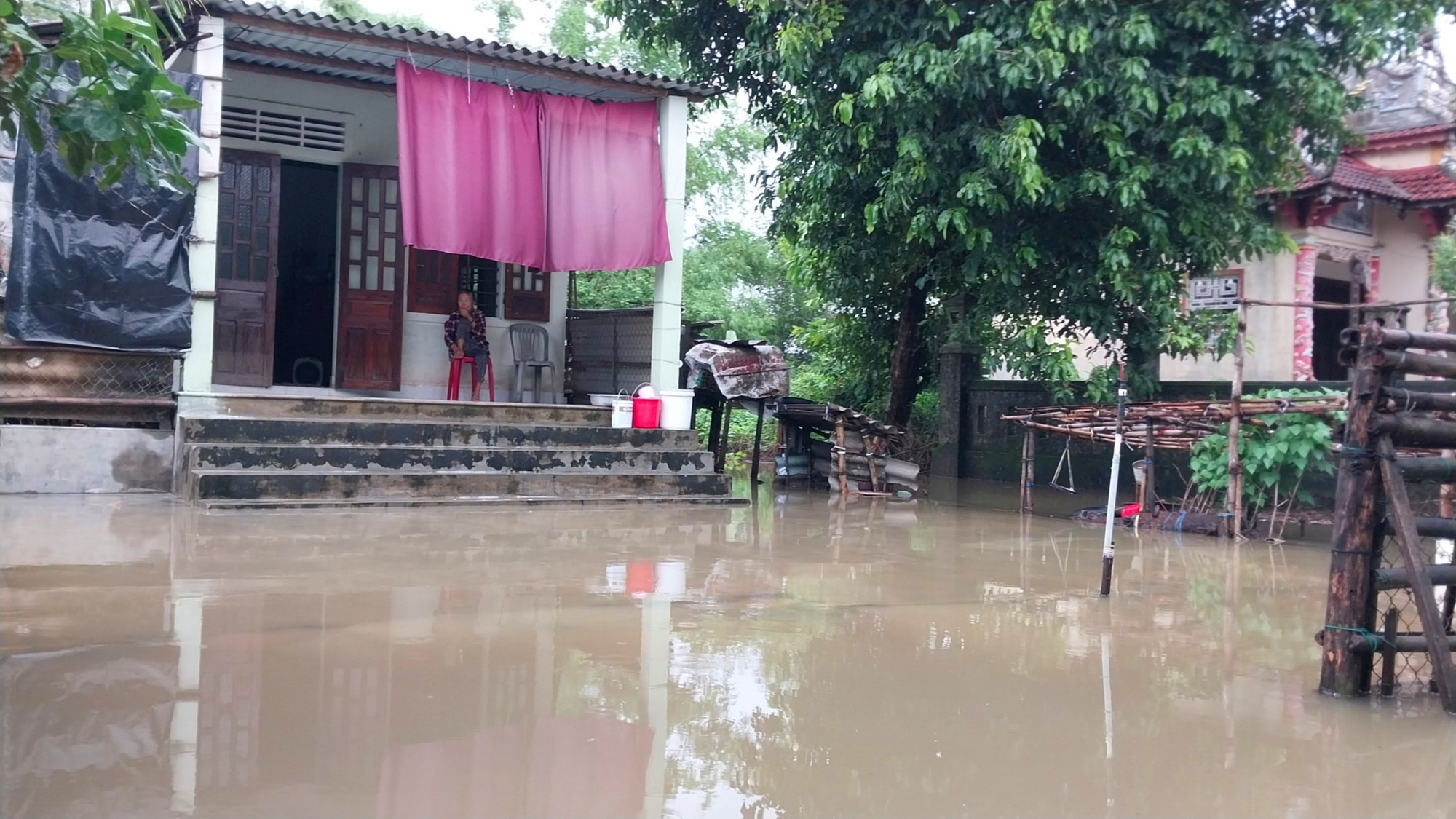 Hiện lượng mưa đo được từ 19h ngày 10/10 đến 7h ngày 11/10 tại các trạm phổ biến từ 62-286mm, một số trạm cao hơn như Quảng Phú, huyện Quảng Điền 473mm.