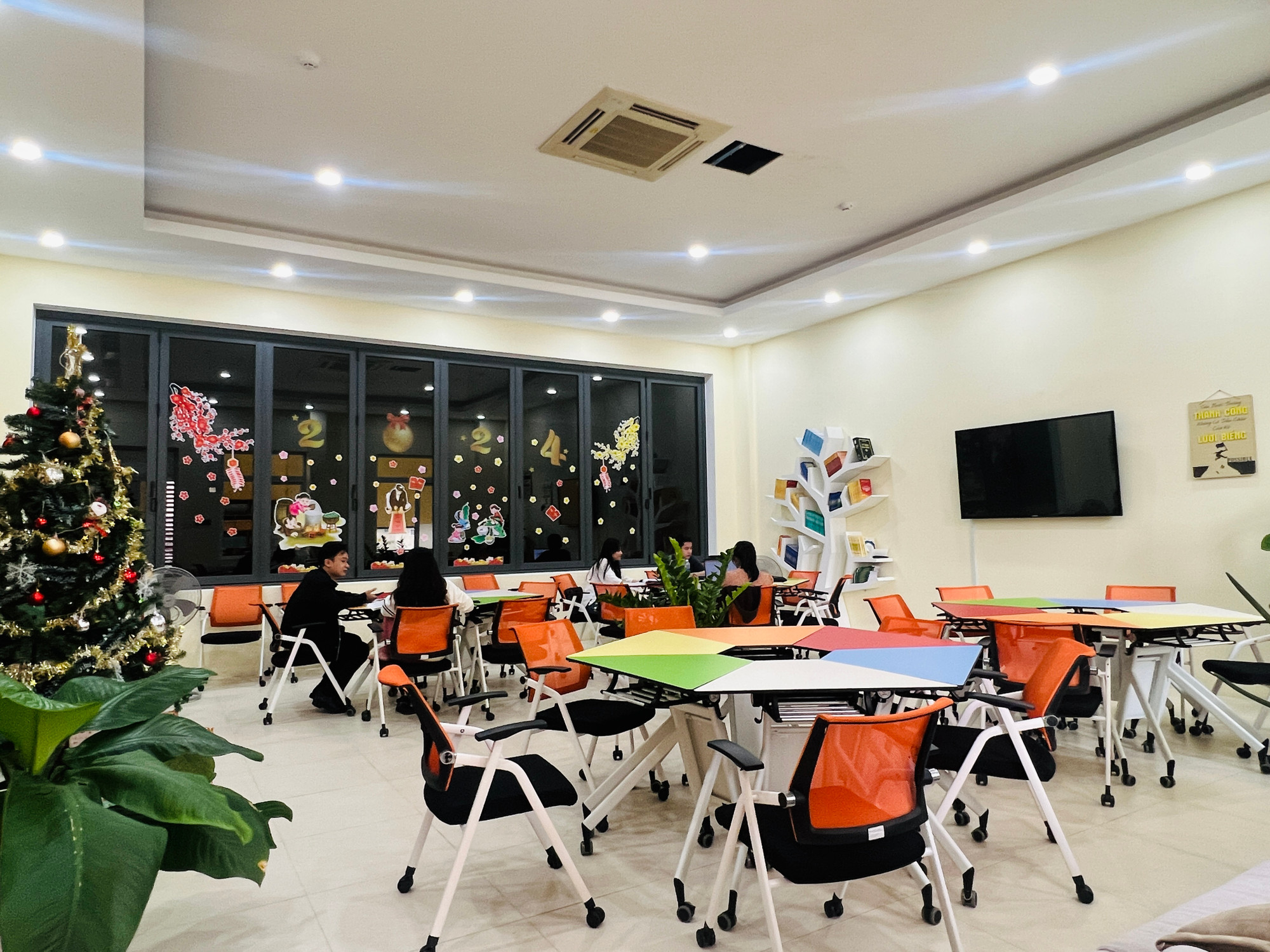 Trung tâm Thông tin - Thư viện sử dụng phần mềm quản lý thư viện Liberty, một sản phẩm của tập đoàn Softlink đến từ Australia.