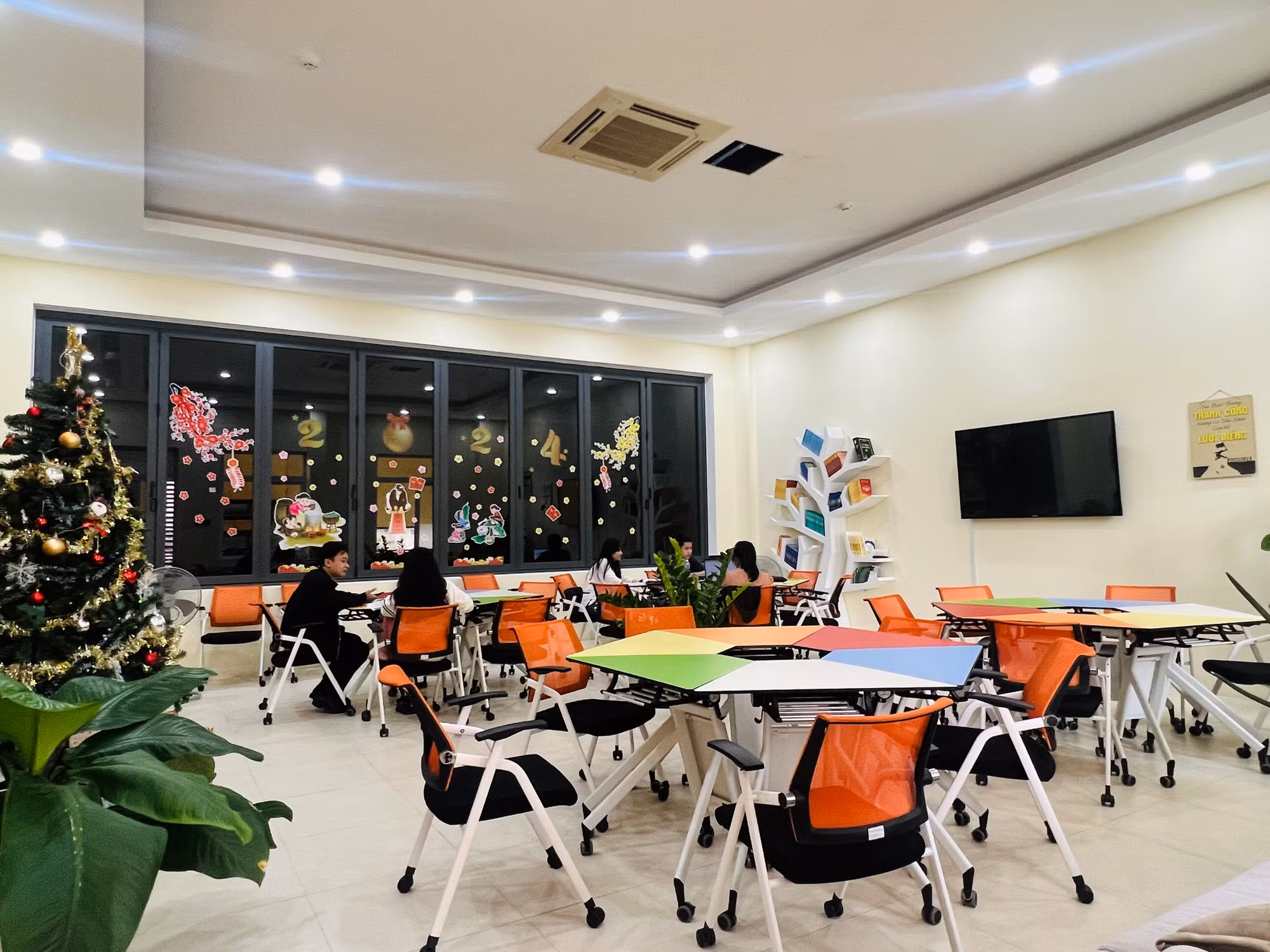 Trung tâm Thông tin - Thư viện sử dụng phần mềm quản lý thư viện Liberty, một sản phẩm của tập đoàn Softlink đến từ Australia.