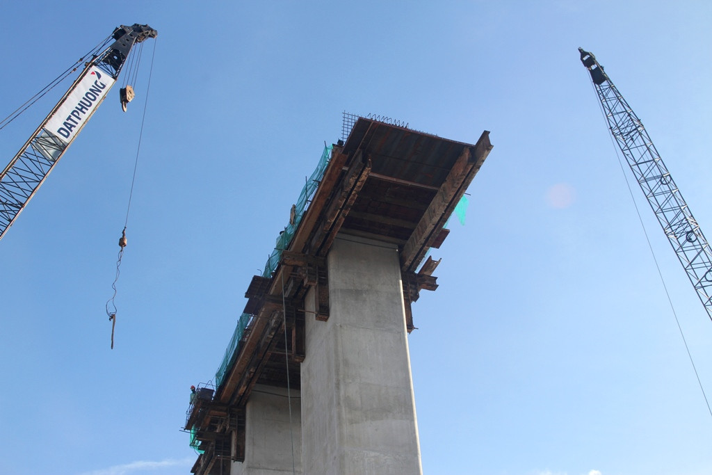 Dự án còn kết nối thông suốt với tuyến đường bộ ven biển, tăng tính kết nối đến các các cảng biển, khu kinh tế, khu công nghiệp trọng điểm ven biển miền Trung.