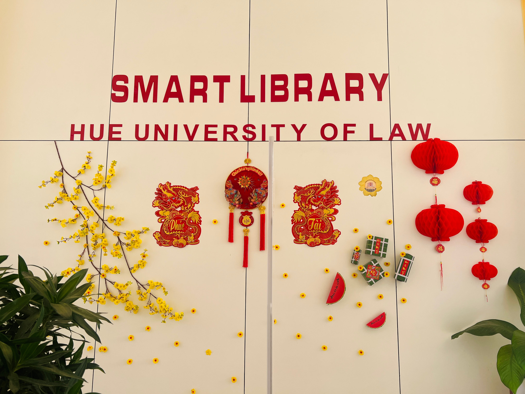 Hiện nay, trung tâm Thông tin - Thư viện được đặt tại tầng 2 nhà B thuộc khuôn viên Trường, đây là địa điểm thuận tiện cho các bạn sinh viên, học viên tra cứu tài liệu học tập.