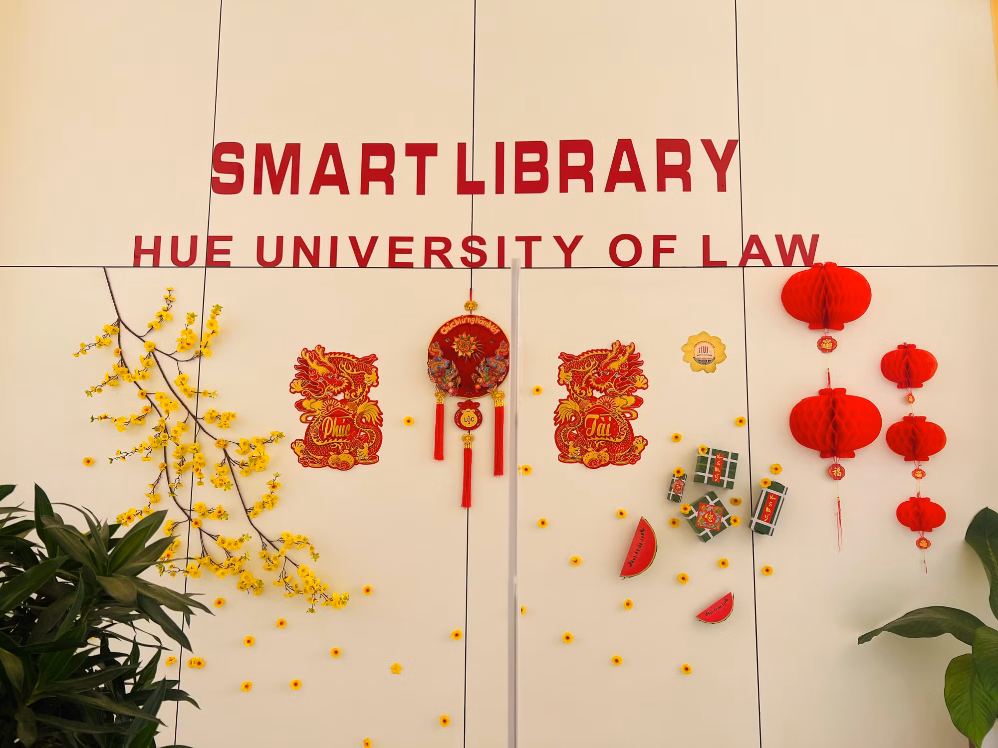 Hiện nay, trung tâm Thông tin - Thư viện được đặt tại tầng 2 nhà B thuộc khuôn viên Trường, đây là địa điểm thuận tiện cho các bạn sinh viên, học viên tra cứu tài liệu học tập.