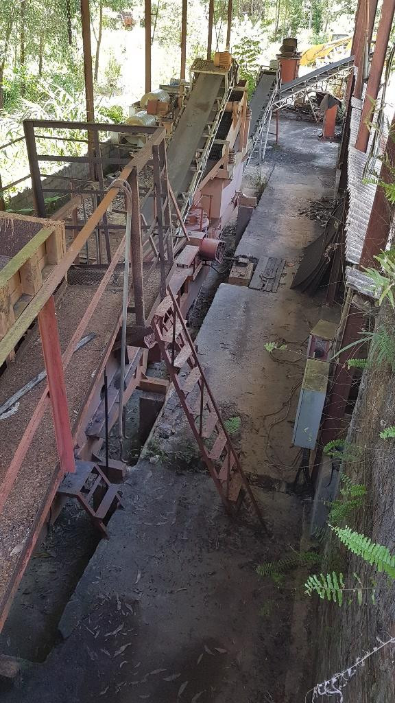 Trao đổi với PV, bà Nhâm Thị Hiên – Chủ tịch UBND xã Phú Sơn cho biết do làm Chủ tịch mới đây nên chưa nắm rõ việc trên. Qua đây, bà Hiên sẽ có báo cáo gửi UBND thị xã Hương Thủy để thị xã đề xuất UBND tỉnh Thừa Thiên – Huế sớm có phương án thu hồi đất với Công ty Cổ phần Vật liệu và Công nghệ.