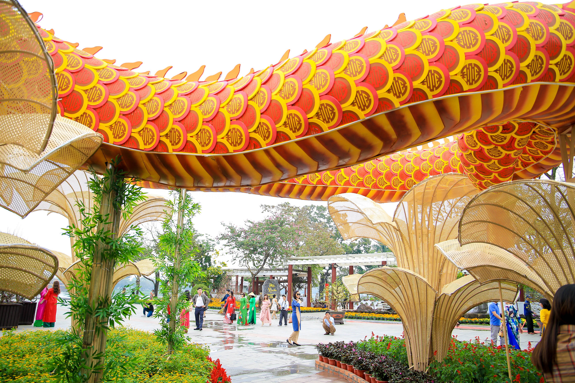 Điểm nhấn của linh vật này là được tạo dựng với những dấu ấn của lối kiến trúc và nghệ thuật cung đình triều Nguyễn.