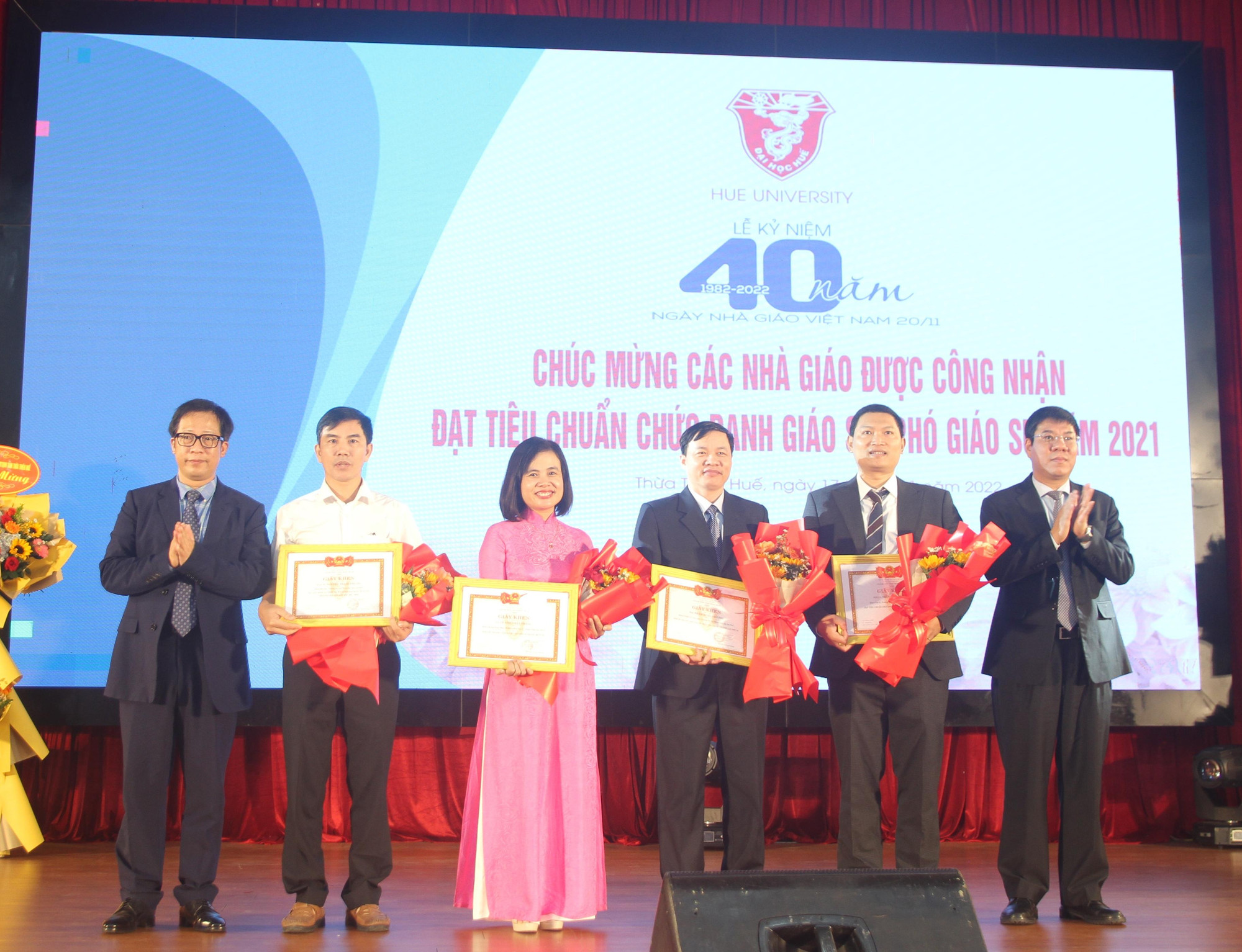 Giám đốc Đại học Huế chúc mừng các nhà giáo được công nhận đạt tiêu chuẩn chức danh Giáo sư, Phó Giáo sư năm 2021. Giám đốc Đại học Huế chúc mừng các nhà giáo được công nhận đạt tiêu chuẩn chức danh Giáo sư, Phó Giáo sư năm 2021.