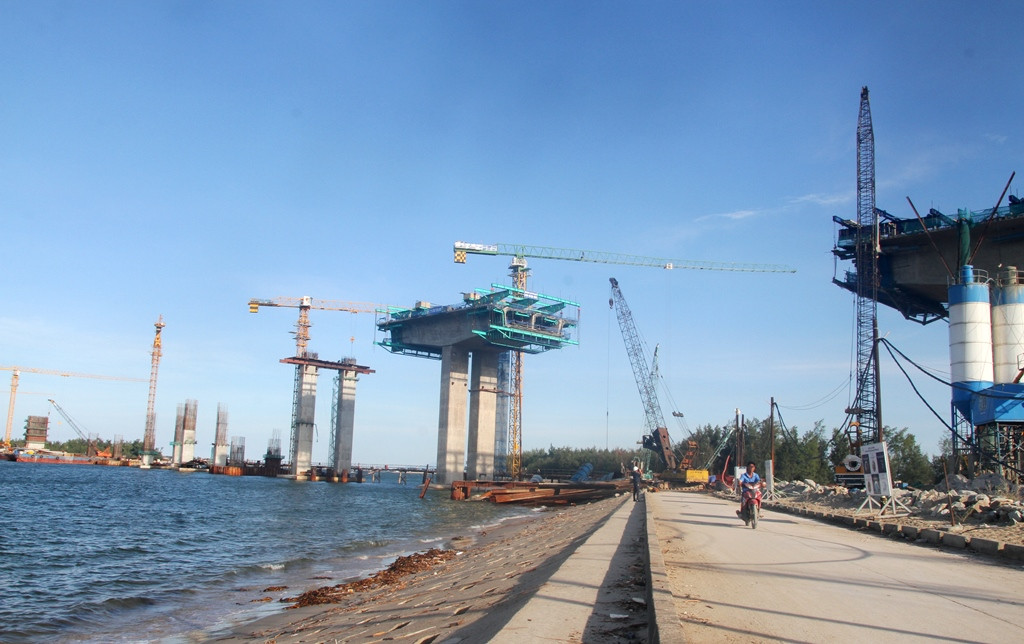 Tuy gặp nhiều khó khăn nhưng nhà thầu quyết tâm sẽ hợp long 2 đầu cầu nhịp chính vào cuối tháng 10/2024, các nhịp dẫn sẽ hoàn thành tiếp sau đó.