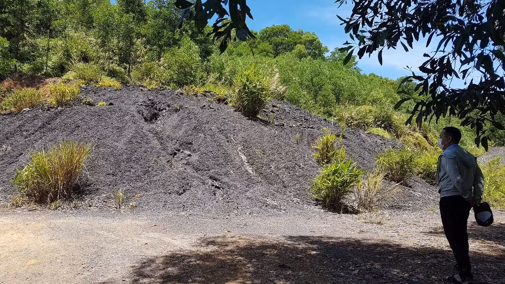 Phó Giám đốc Sở Kế hoạch và Đầu tư tỉnh Thừa Thiên Huế - ông Phan Quốc Sơn cho hay, đơn vị sẽ xác minh về các thủ tục đầu tư, hiệu lực giấy phép hoạt động của Công ty Cổ phần Vật liệu và Công nghệ, từ đó sẽ có phương án xử lý phù hợp.