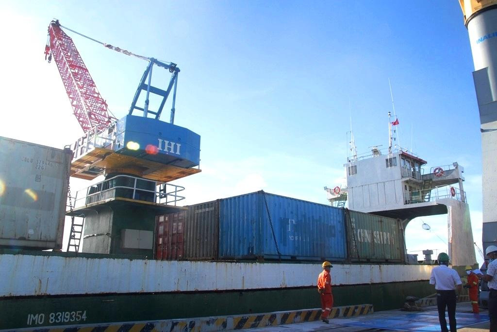 Đây là tàu hàng container quốc tế đầu tiên cập Cảng Chân Mây.