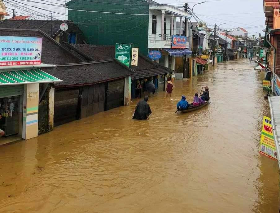 Phố cổ Bao Vinh bị ngập nặng. Phố cổ Bao Vinh bị ngập nặng.