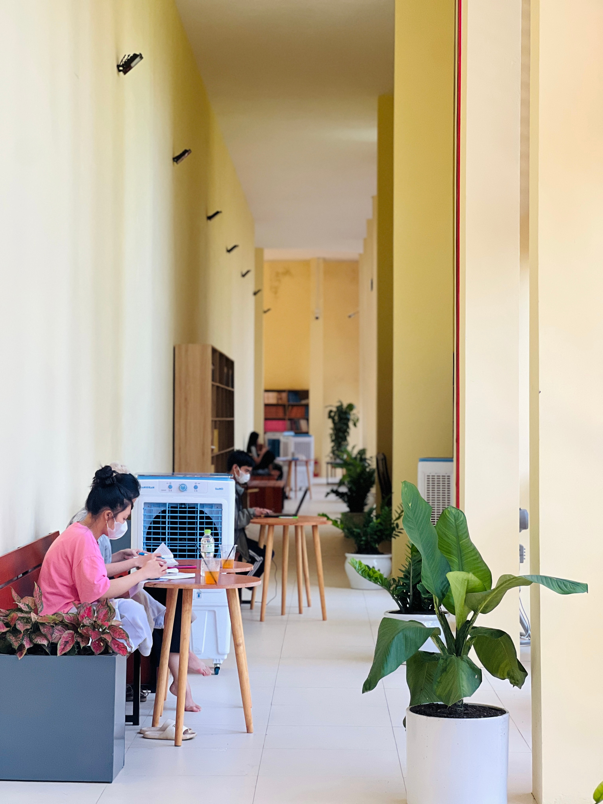 Sự thoải mái tại Trung tâm Thông tin - Thư viện Trường Đại học Luật, Đại học Huế.