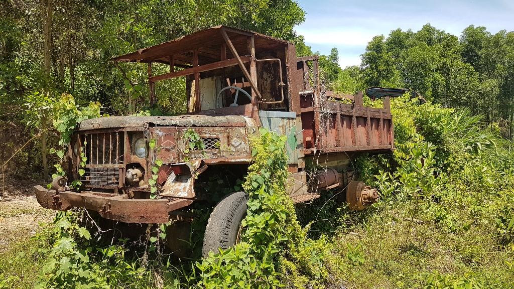Khu đất cho Công ty Cổ phần Vật liệu và Công nghệ thuê để hoạt động trong lĩnh vực khoáng sản là 165.817m2, doanh nghiệp trả tiền thuê đất theo hàng năm. Việc gia hạn thuê đất được gia hạn đến hết ngày 24/6/2017. Tuy nhiên từ nhiều năm nay, Công ty này không có hoạt động gì đến chế biến, xử lý khoáng sản tại địa điểm trên.