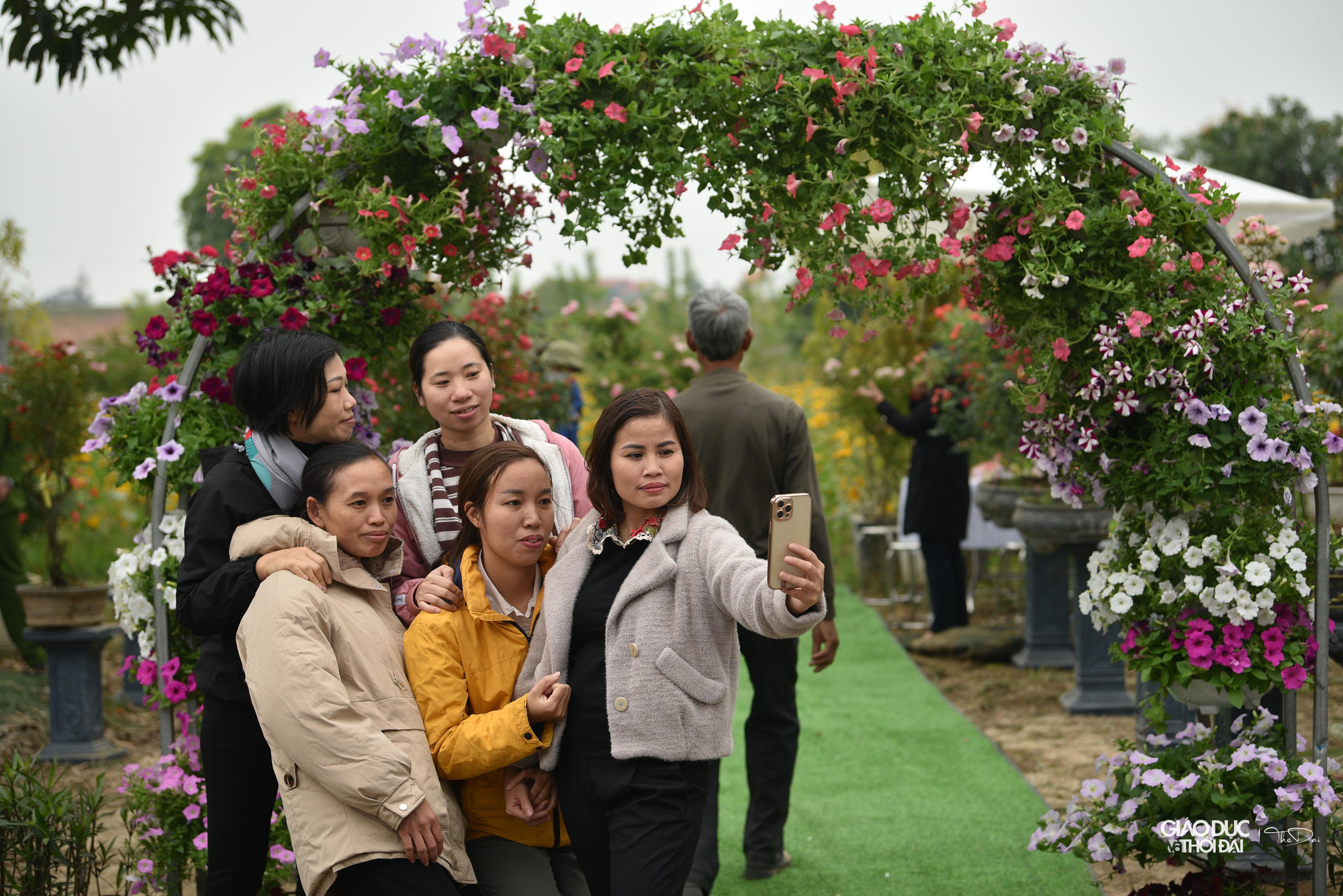 Đây là dịp để xứ hoa Mê Linh quảng bá, giới thiệu hình ảnh một làng hoa mới với các sản phẩm đặc sắc, hoa trồng công nghệ cao tới du khách.