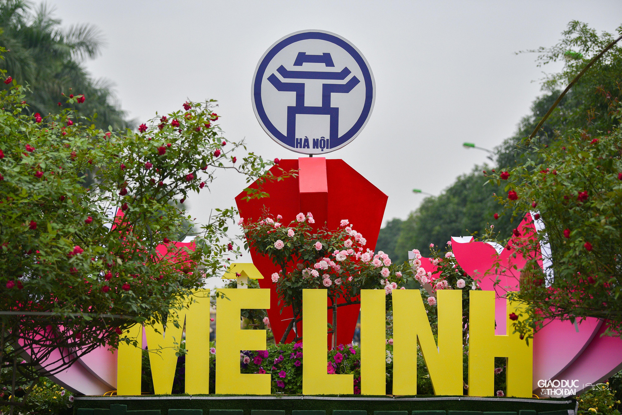 Festival hoa 2022 với chủ đề “Mê Linh rực rỡ sắc hoa” lần đầu tiên được tổ chức từ ngày 9-11/12 tại huyện Mê Linh (Hà Nội).