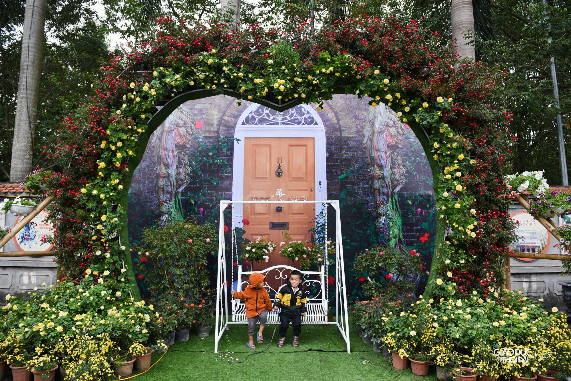 Đây là dịp để xứ hoa Mê Linh quảng bá, giới thiệu hình ảnh một làng hoa mới với các sản phẩm đặc sắc, hoa trồng công nghệ cao tới du khách.