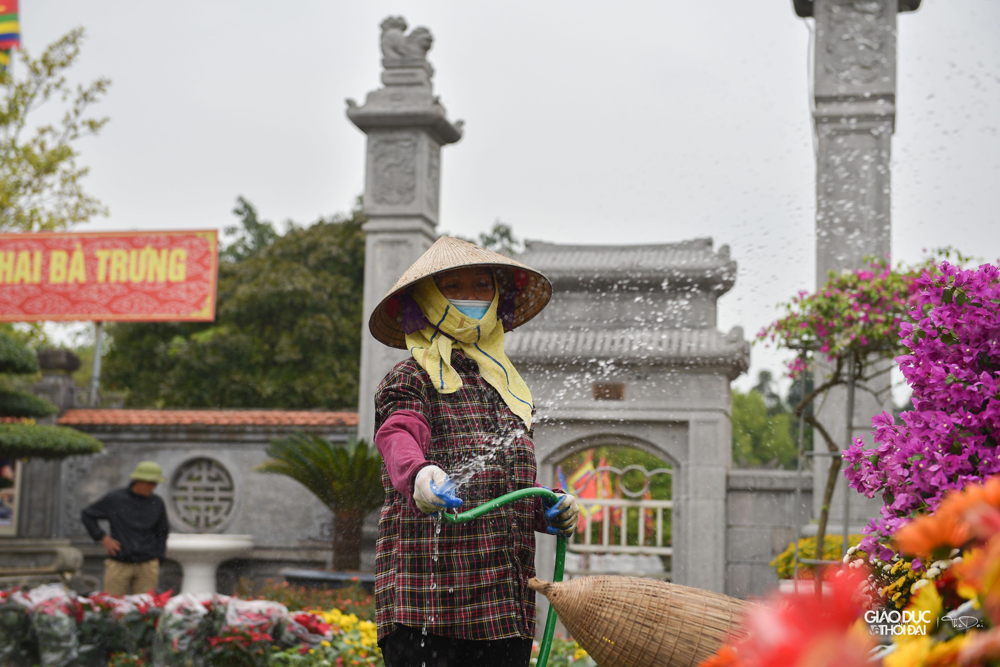 Đây là lần đầu tiên huyện Mê Linh tổ chức Chương trình Lễ hội hoa nhằm trưng bày, giới thiệu các loại hoa, sản phẩm từ hoa, cây cảnh, nghệ thuật sắp đặt, trang trí hoa, cây cảnh của các nghệ nhân trồng hoa huyện Mê Linh tới các đại biểu, nhân dân và du khách thập phương.