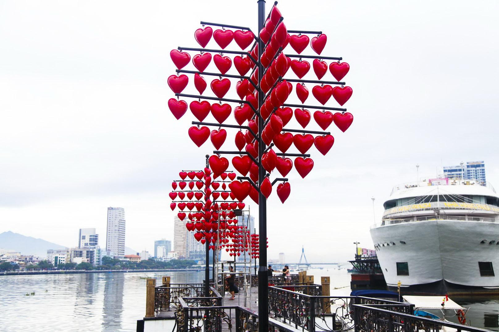 Cầu tình yêu Đà Nẵng. Cầu tình yêu Đà Nẵng.