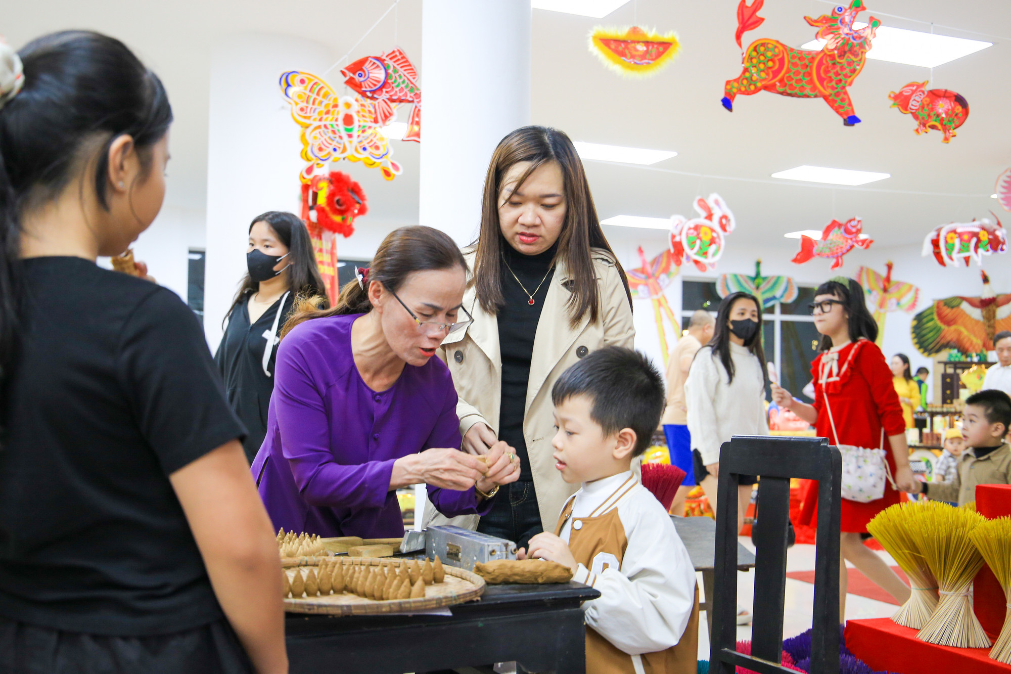 Đồng thời cũng tạo không gian tham quan, trải nghiệm, vui chơi giải trí.. dành cho người dân và du khách nhân dịp Xuân Giáp Thìn 2024. Đồng thời cũng tạo không gian tham quan, trải nghiệm, vui chơi giải trí.. dành cho người dân và du khách nhân dịp Xuân Giáp Thìn 2024.