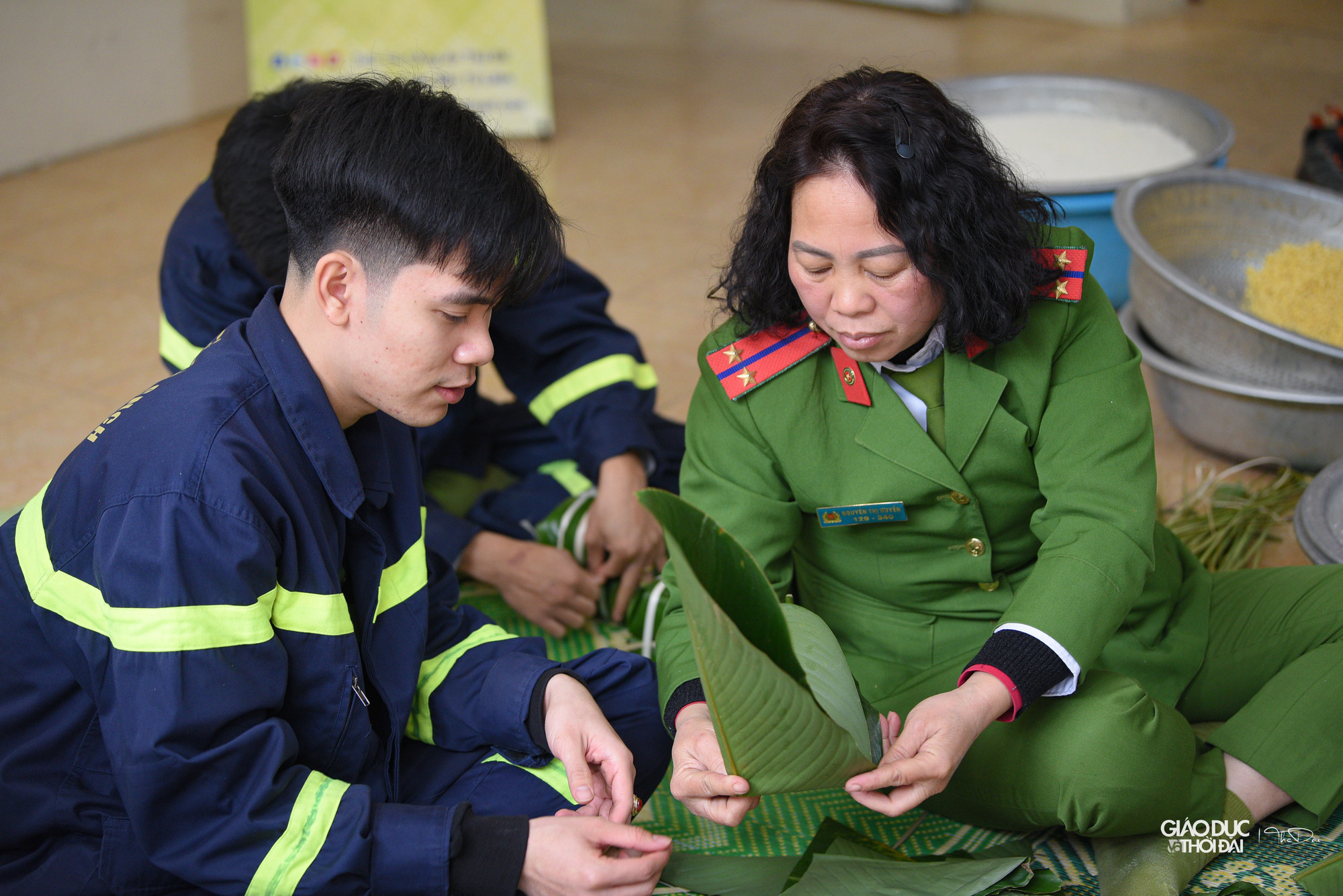 Những cặp bánh chưng đã sẵn sàng chuẩn bị xếp vào nồi. Những cặp bánh chưng đã sẵn sàng chuẩn bị xếp vào nồi.