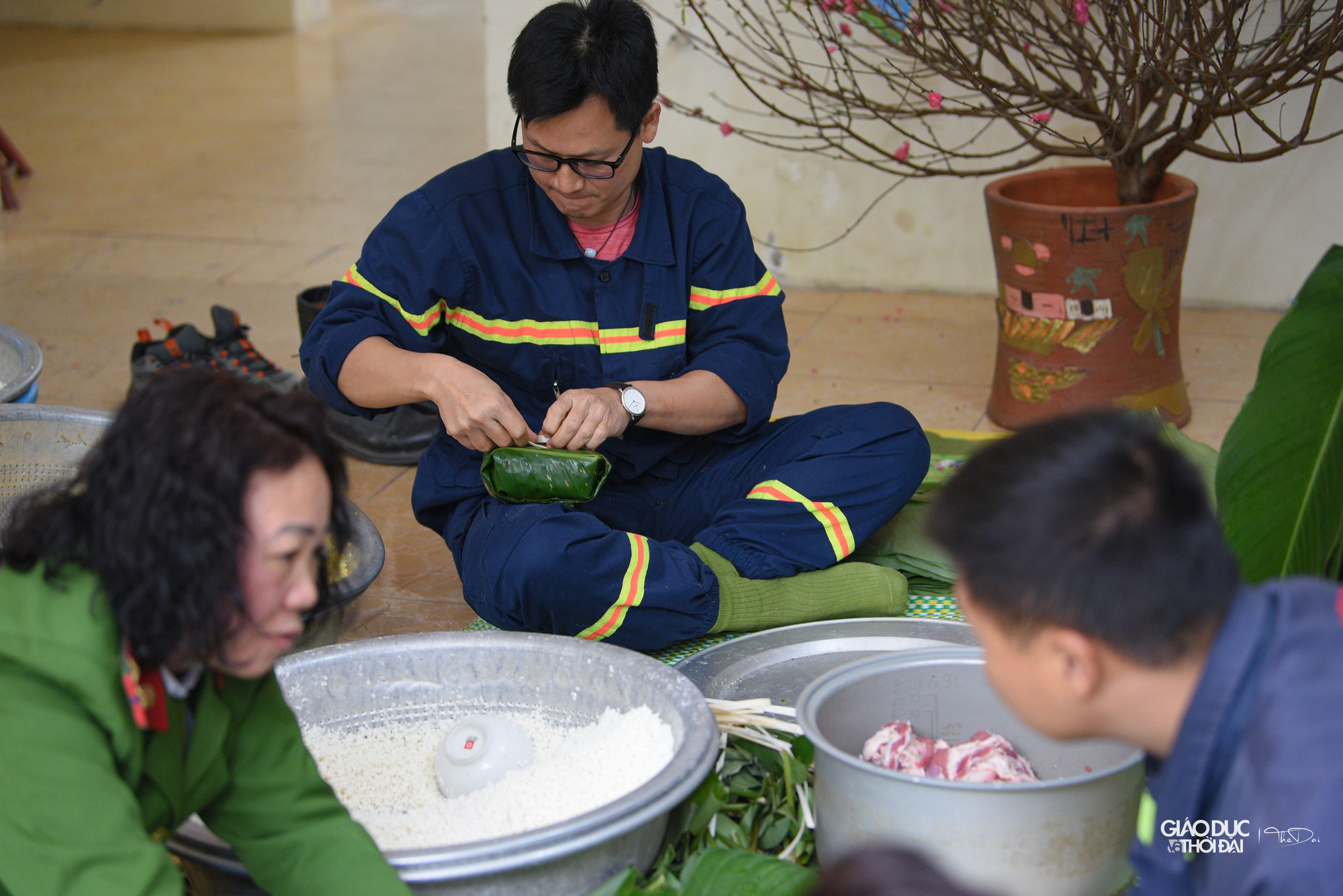 Đơn vị Công an Quận Bắc Từ Liêm năm nay gói hơn 90 chiếc bánh chưng, vừa để cán bộ chiến sĩ ăn Tết vừa có thể gửi về làm quà cho gia đình Đơn vị Công an Quận Bắc Từ Liêm năm nay gói hơn 90 chiếc bánh chưng, vừa để cán bộ chiến sĩ ăn Tết vừa có thể gửi về làm quà cho gia đình