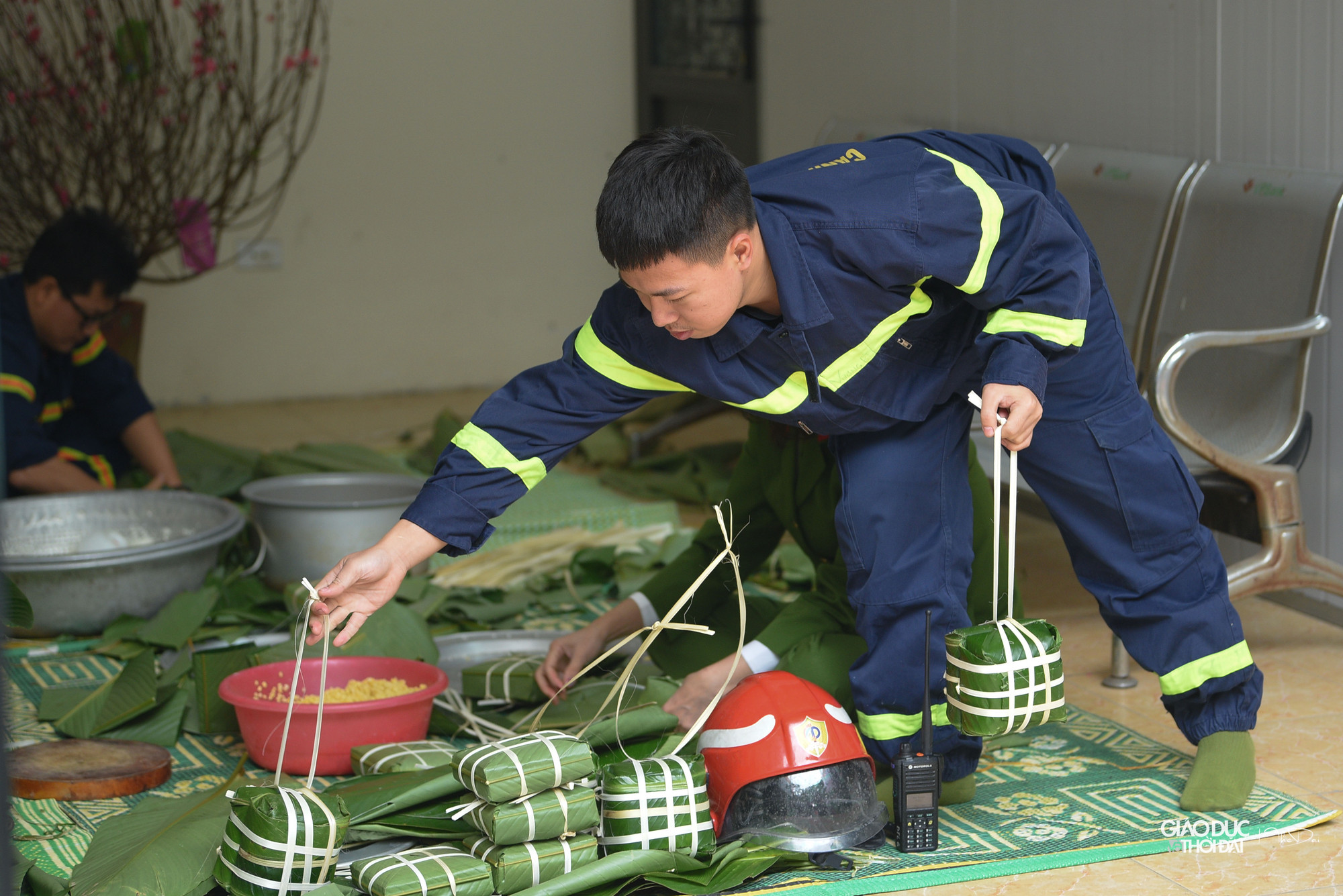 Những cặp bánh chưng đã sẵn sàng chuẩn bị xếp vào nồi. Những cặp bánh chưng đã sẵn sàng chuẩn bị xếp vào nồi.
