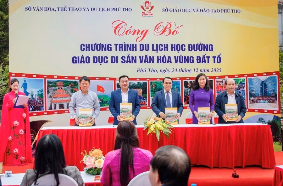Chương trình góp phần giáo dục truyền thống lịch sử, bồi đắp tình yêu quê hương, niềm tự hào dân tộc cho thế hệ học sinh (ảnh Duy Vinh).