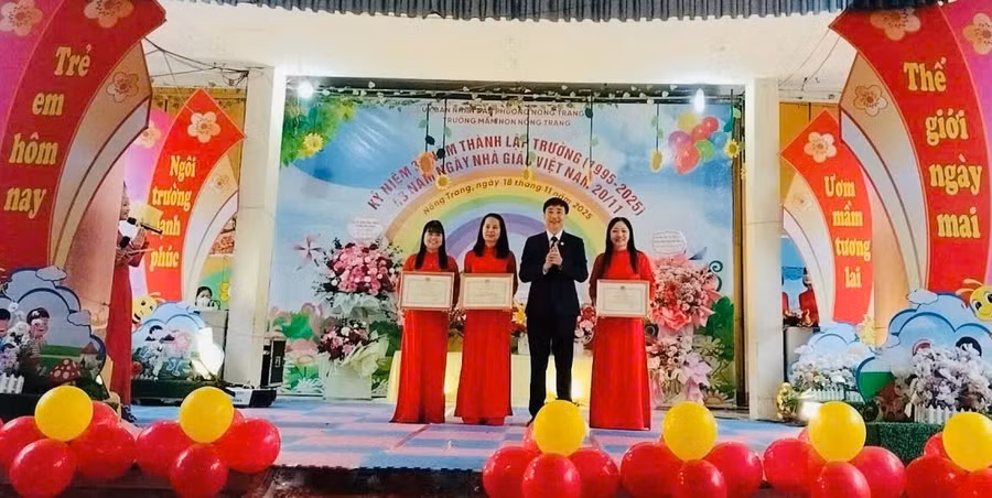 hinh-anh-3-co-nhan-bang-khen.jpg
