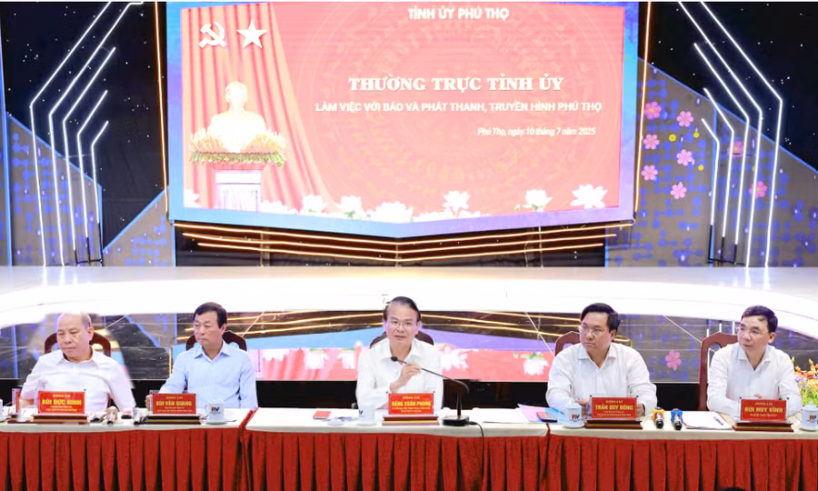 Thường trực Tỉnh ủy Phú Thọ làm việc với Báo và Phát thanh, truyền hình Phú Thọ.
