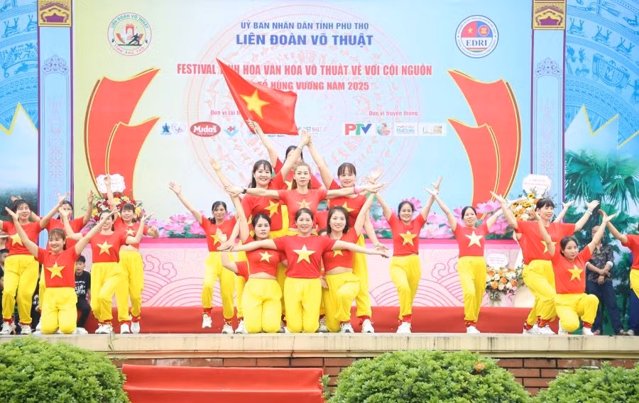 chuong-trinh-con-co-su-tham-gia-cua-cac-cau-lac-bo-dan-vu-nhay-hien-dai.jpg